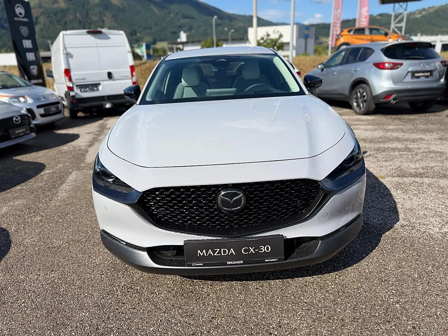Mazda CX-30 e-Skyactive G140 Makoto Aut. Grau - 2