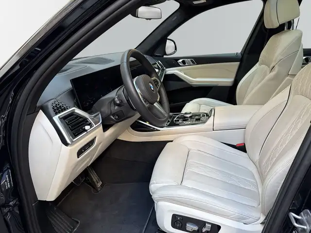 BMW X7 view 8