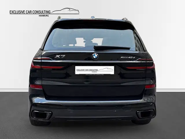 BMW X7 view 5
