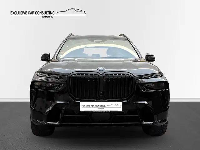 BMW X7 view 2