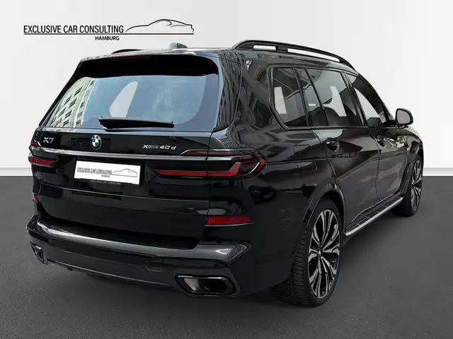 BMW X7 view 6