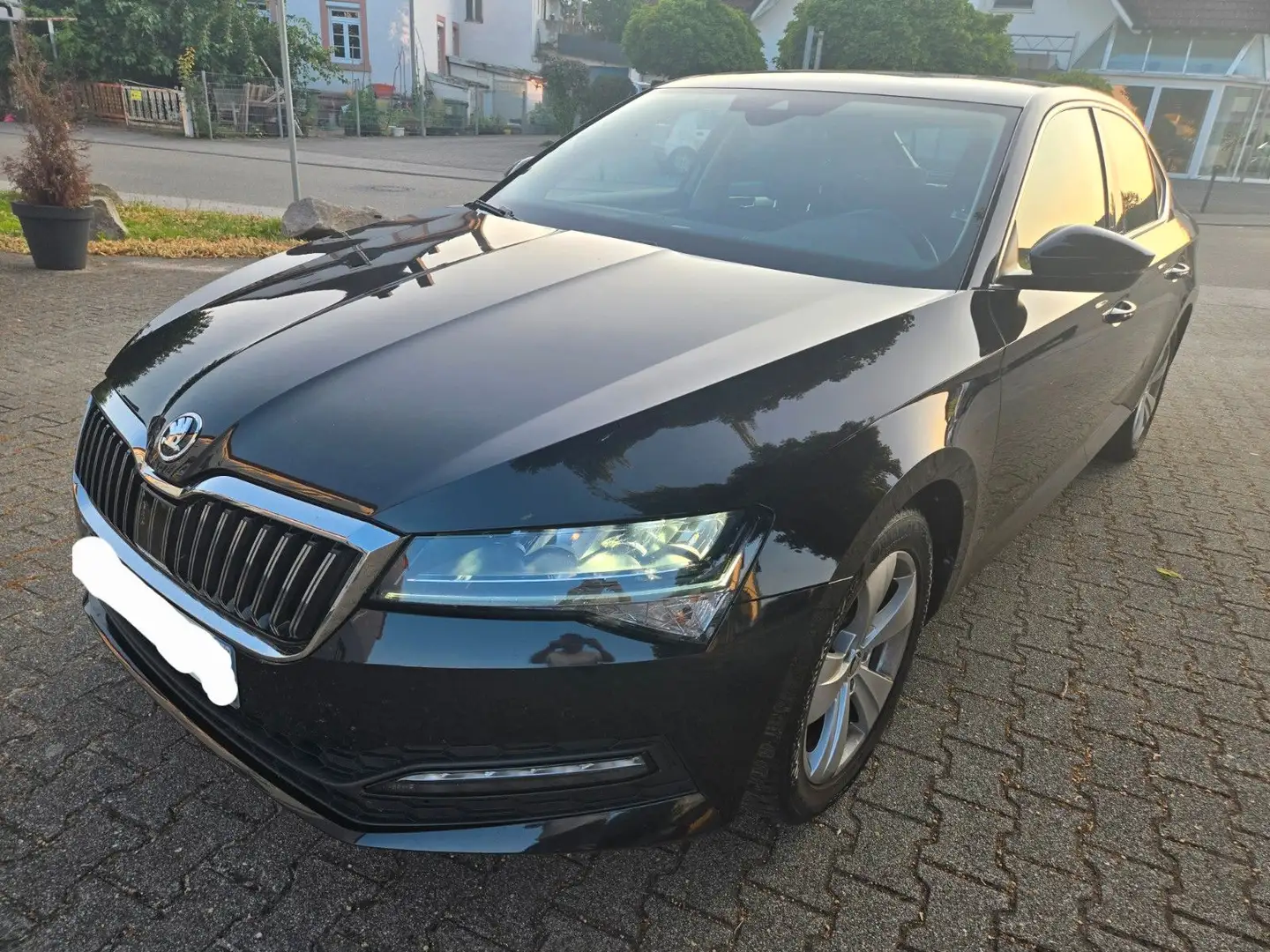 Skoda Superb Lim. 2.0 TDI Automatik Klima Xenon Navi K Schwarz - 1