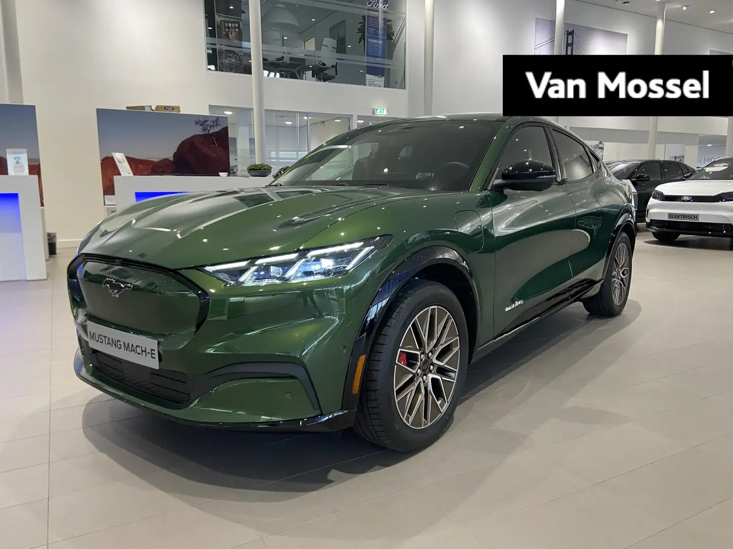Ford Mustang Mach-E Premium AWD 98kWh Ford Mustang Mach-E Premium AWD Verde - 1
