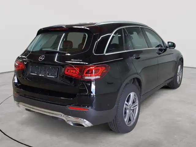 Mercedes-Benz GLC view 4