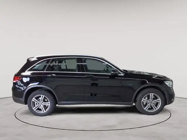 Mercedes-Benz GLC view 3