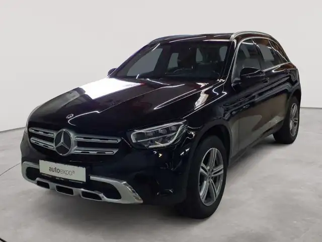 Mercedes-Benz GLC view 2