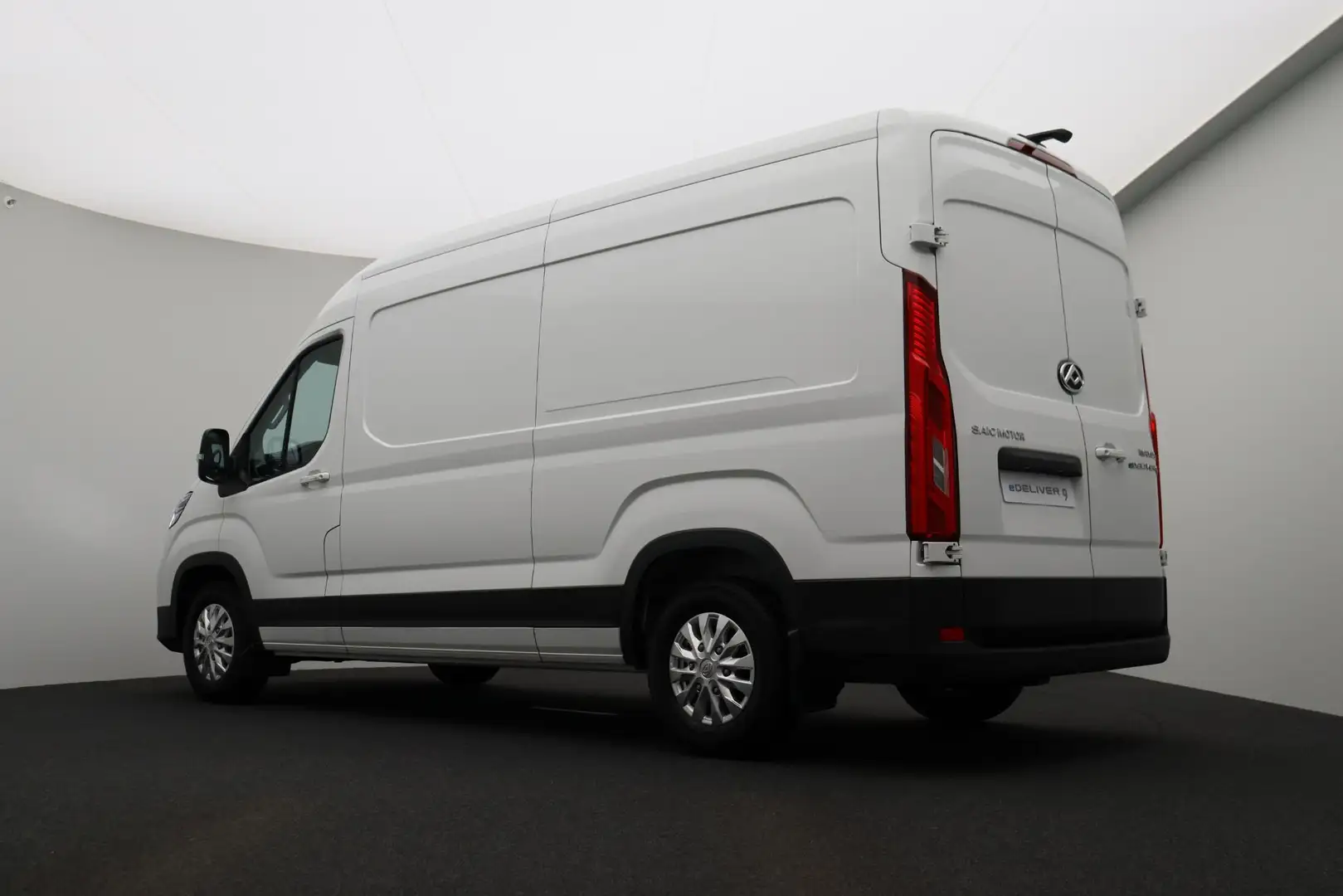 Maxus eDeliver 9 L3H2 Business DEAL 89 kWh | Betrouwbaar Elektrisch Bílá - 2