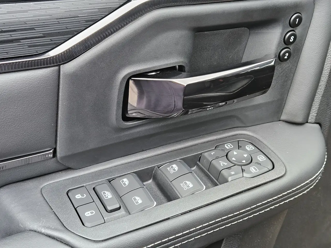 RAM 2500 снимка RAM 2500