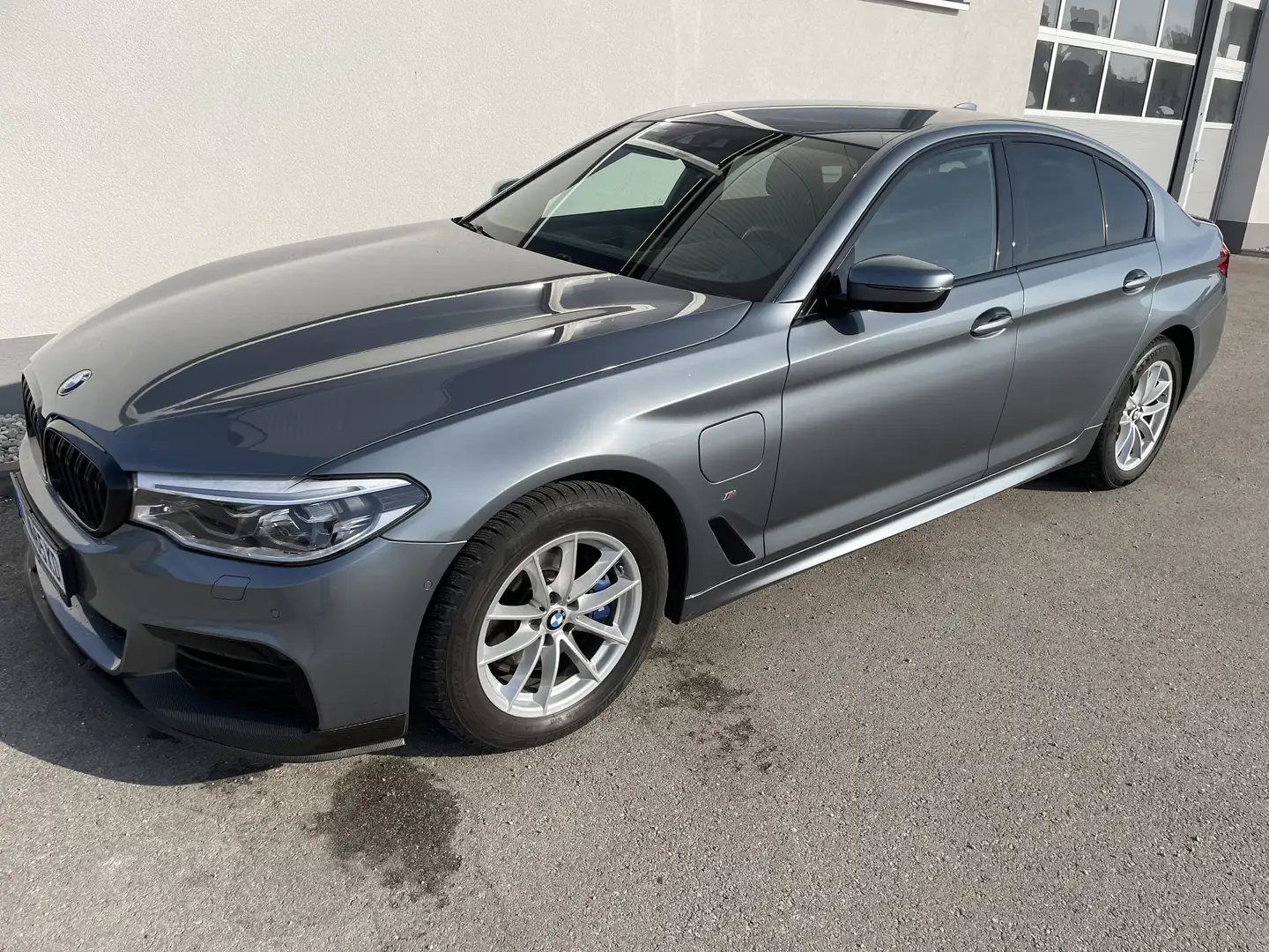BMW 530 530e xdrive M-Paket Grau - 1
