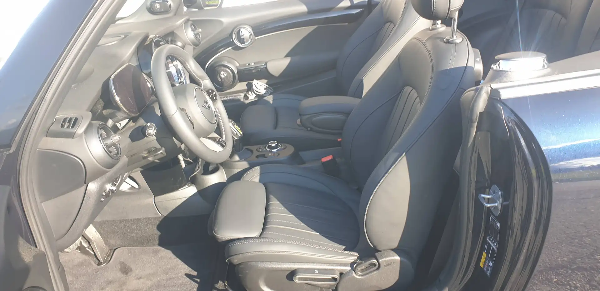 MINI One Cabrio Cooper SE Fekete - 1