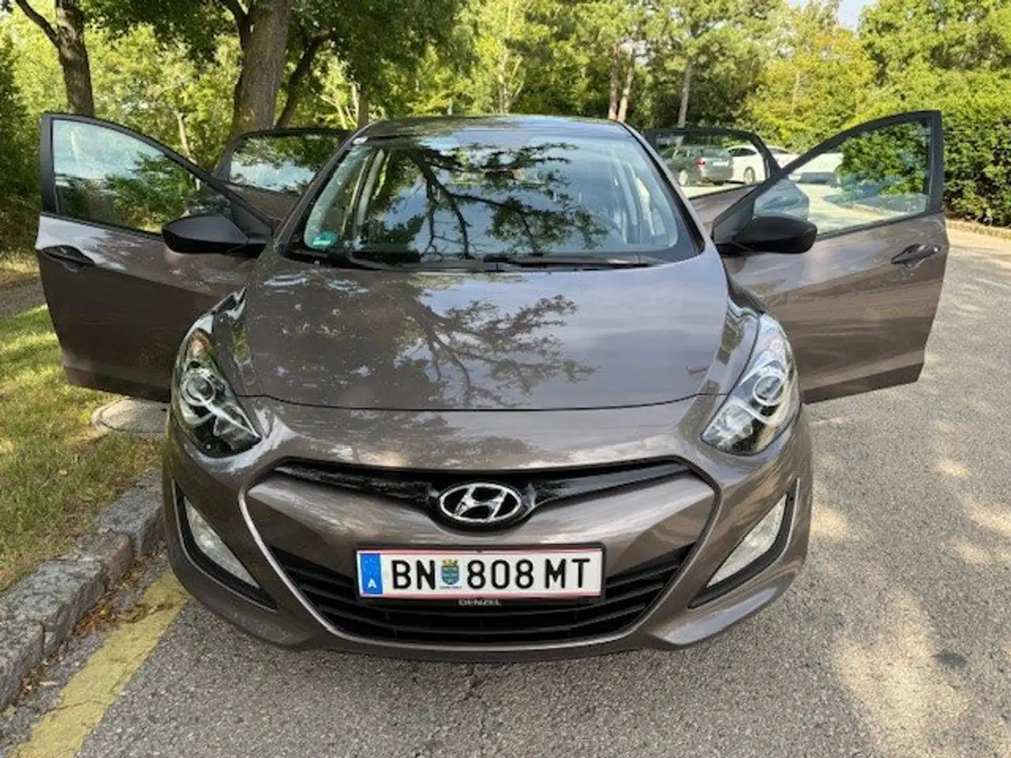 Hyundai i30 i30 1,4 CVVT Europe Plus Europe Plus Braun - 1