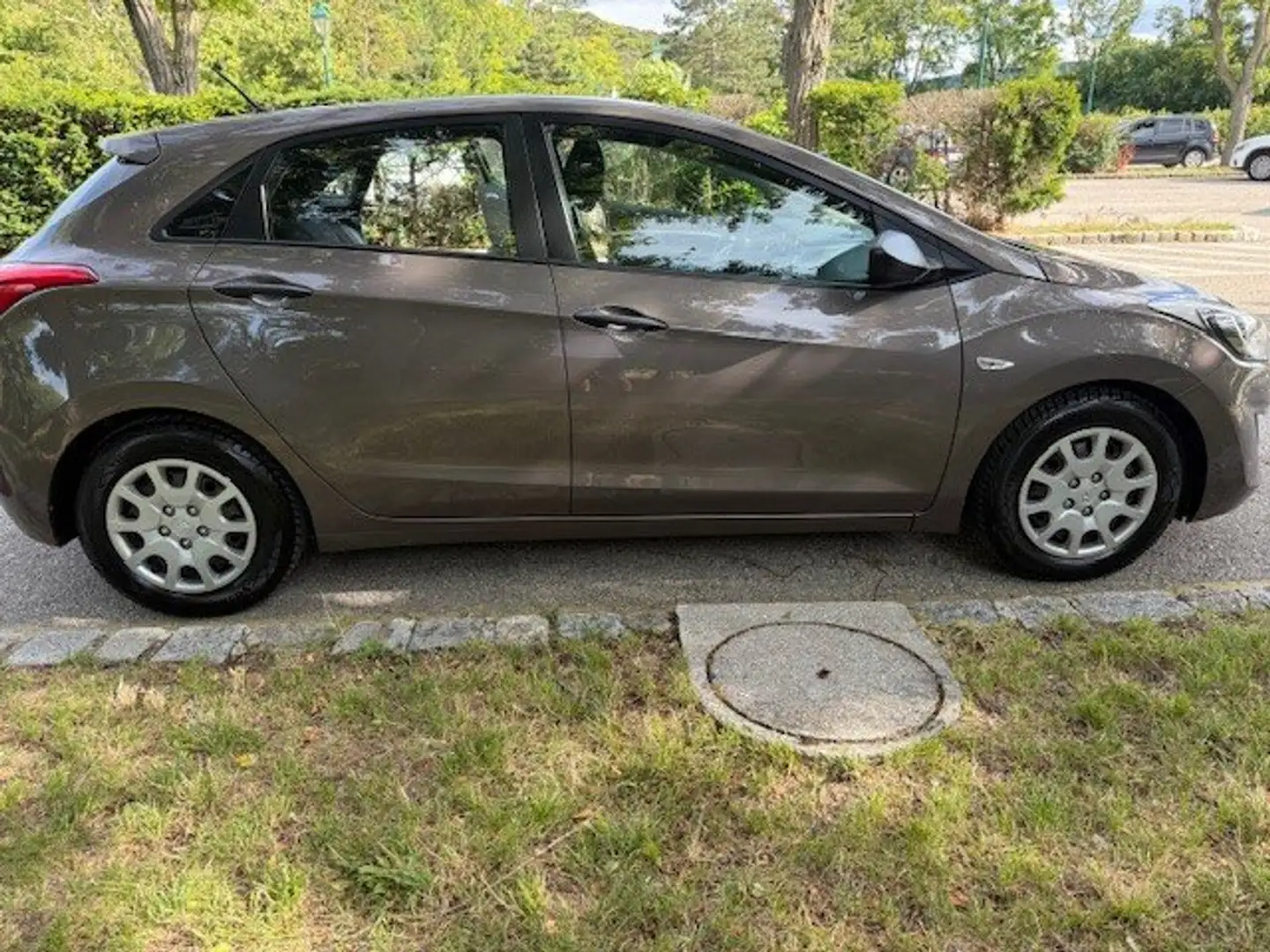 Hyundai i30 i30 1,4 CVVT Europe Plus Europe Plus Braun - 2