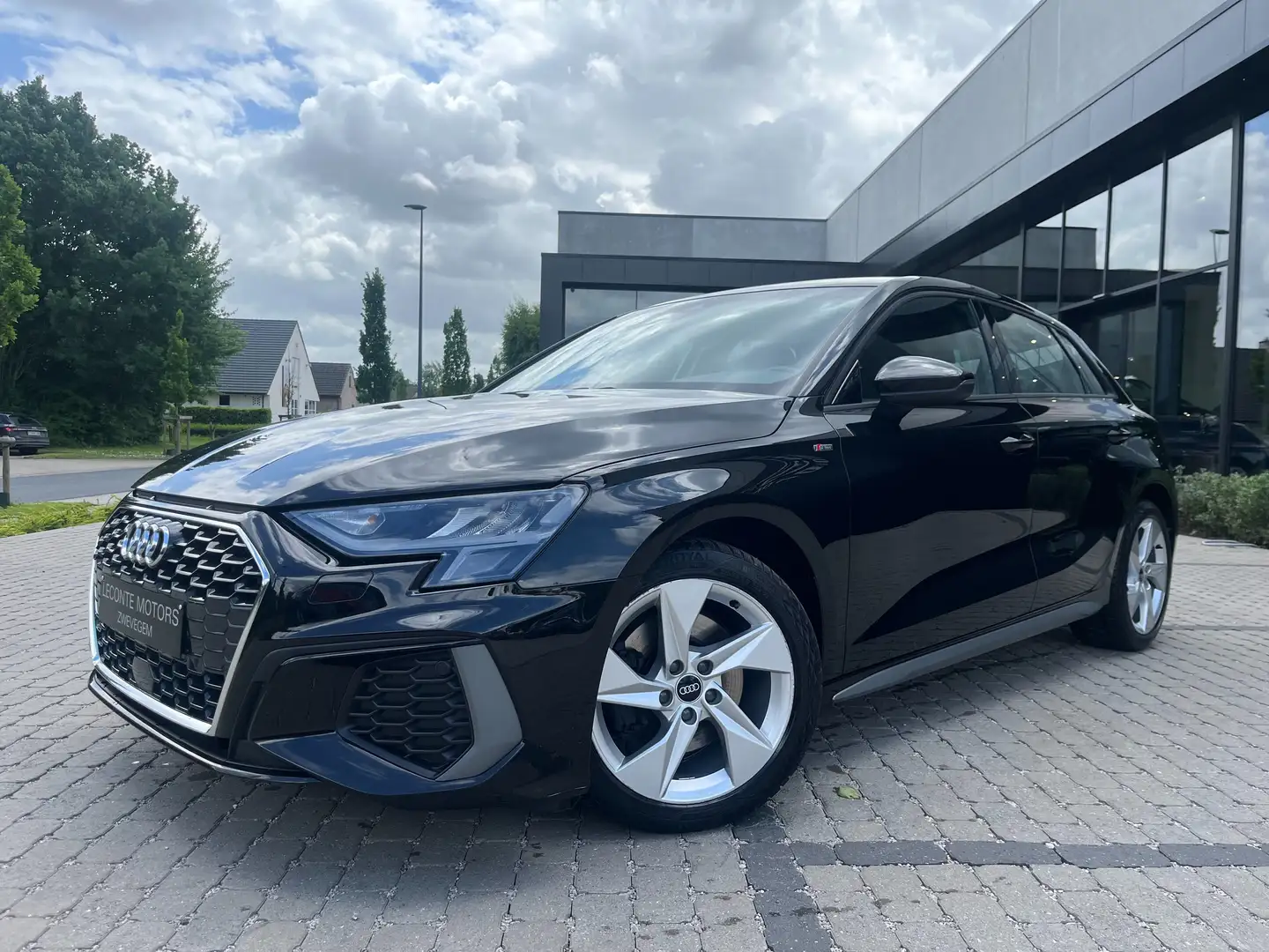 Audi A3 Sportback 30 TFSI S-Tronic S-Line Carplay/Virtual Zwart - 2