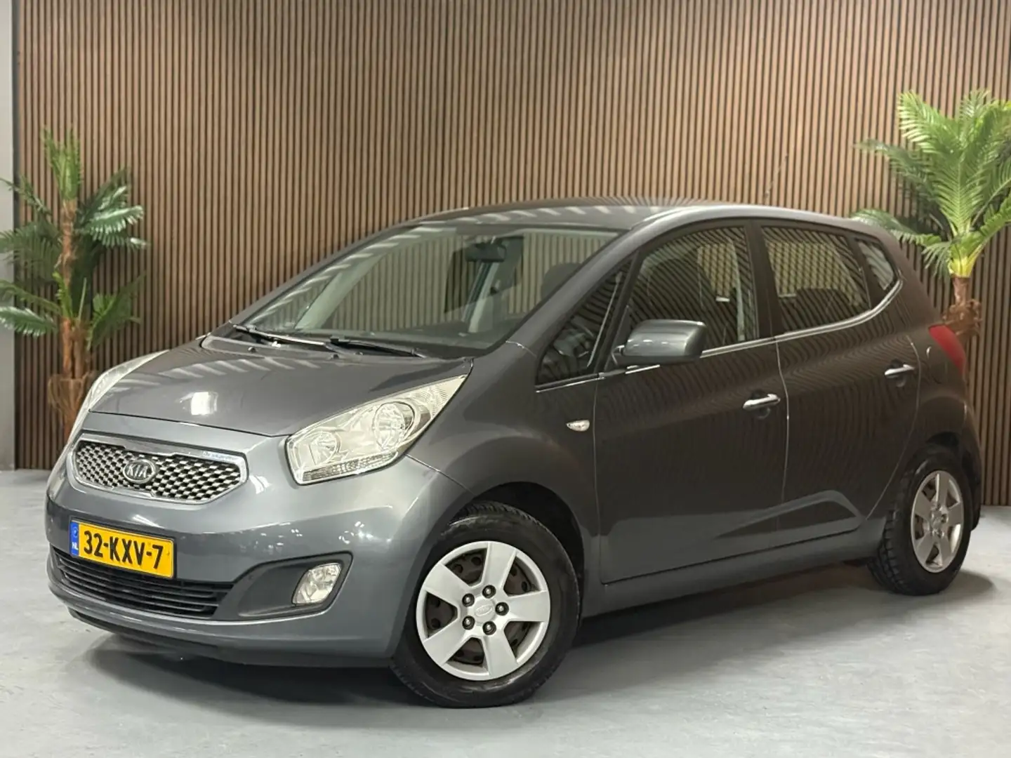 Kia Venga 1.4 CVVT X-tra Grijs - 1