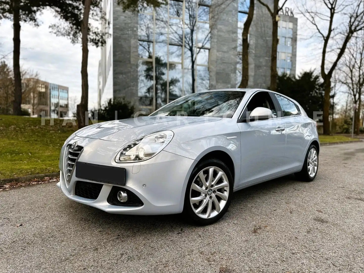 Alfa Romeo Giulietta Turismo*LEDER*XENON*PDC*AUTOMATIK*TEMP Silber - 1