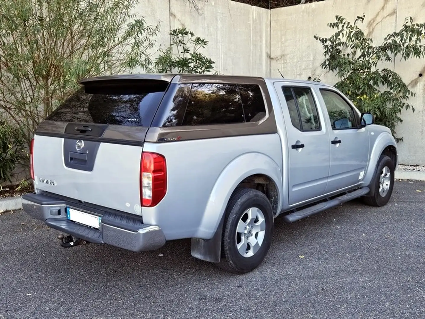 Nissan Navara 2.5 dCi 171 ch Double Cab XE GAR 1 AN y - 2