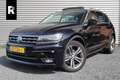 Volkswagen Tiguan 1.5 TSI R-Line Highline Panorama / Camera / Digita Zwart - thumbnail 1