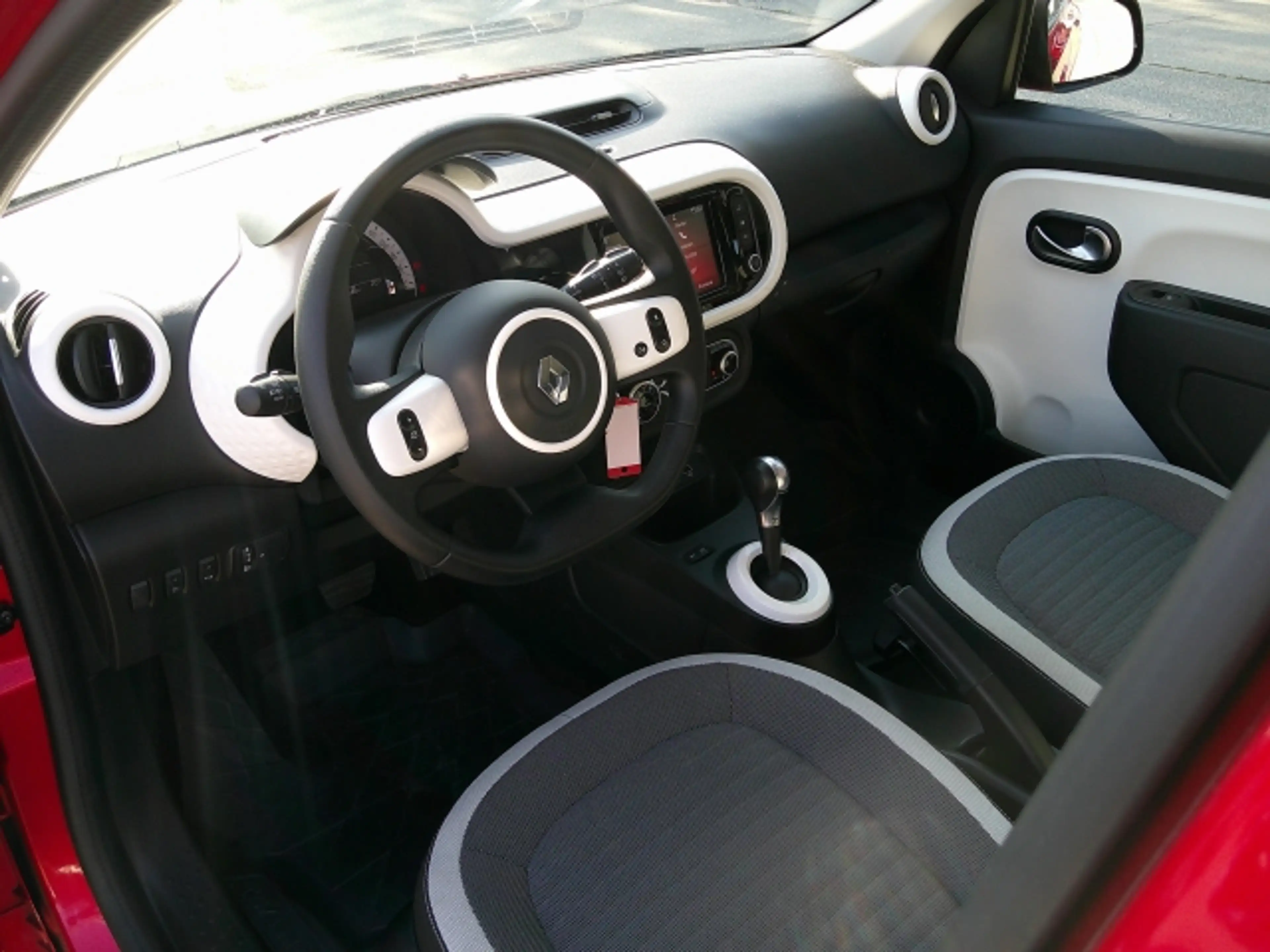 Renault Twingo TWINGO 3 ELECTRIC ZEN — photo 11