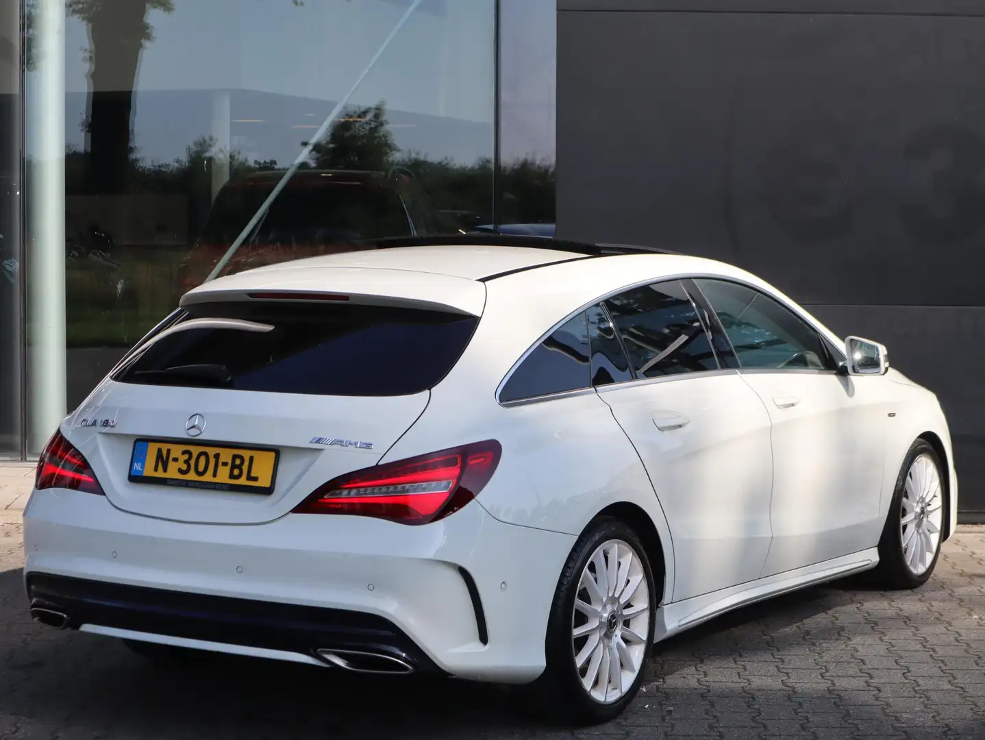 Mercedes-Benz CLA 180 Shooting Brake Business Solution AMG Cruise Contro Blanc - 2