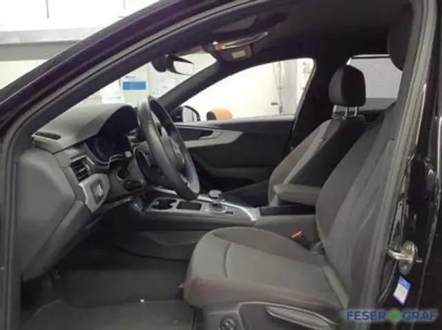 Audi A4 view 5