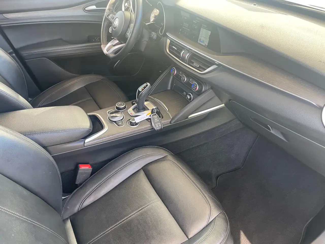 Alfa Romeo Stelvio 2022 — фото 12
