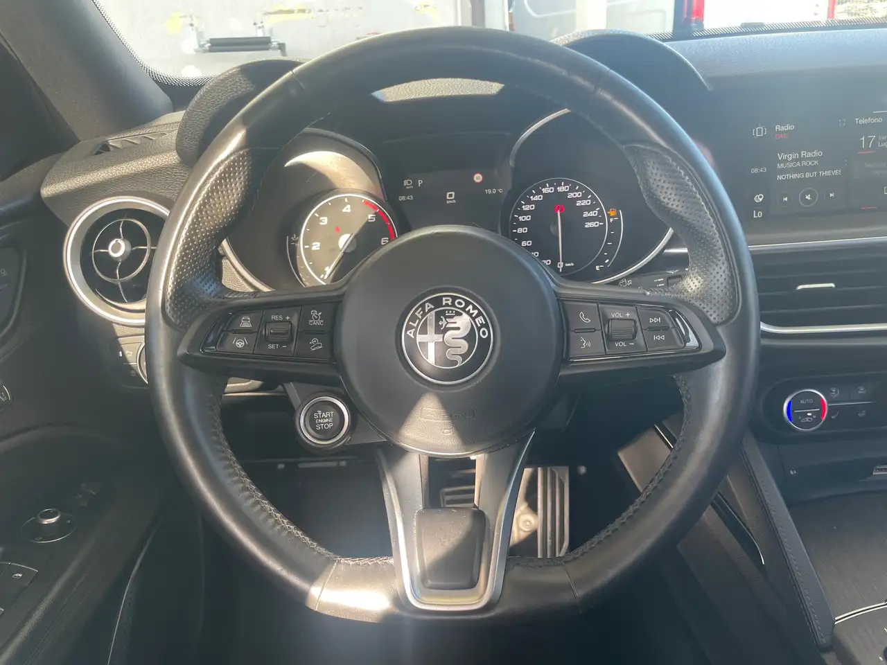 Alfa Romeo Stelvio 2022 — фото 10