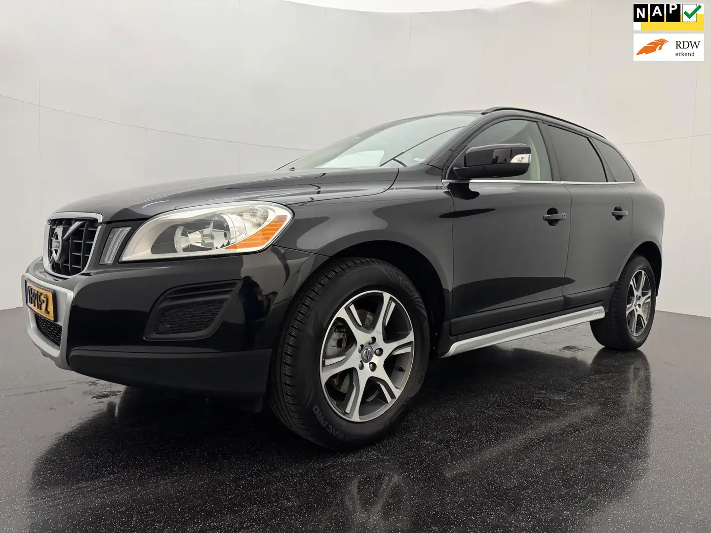 Volvo XC60 2.0 T5 Momentum AUT/Trekhaak Zwart - 1