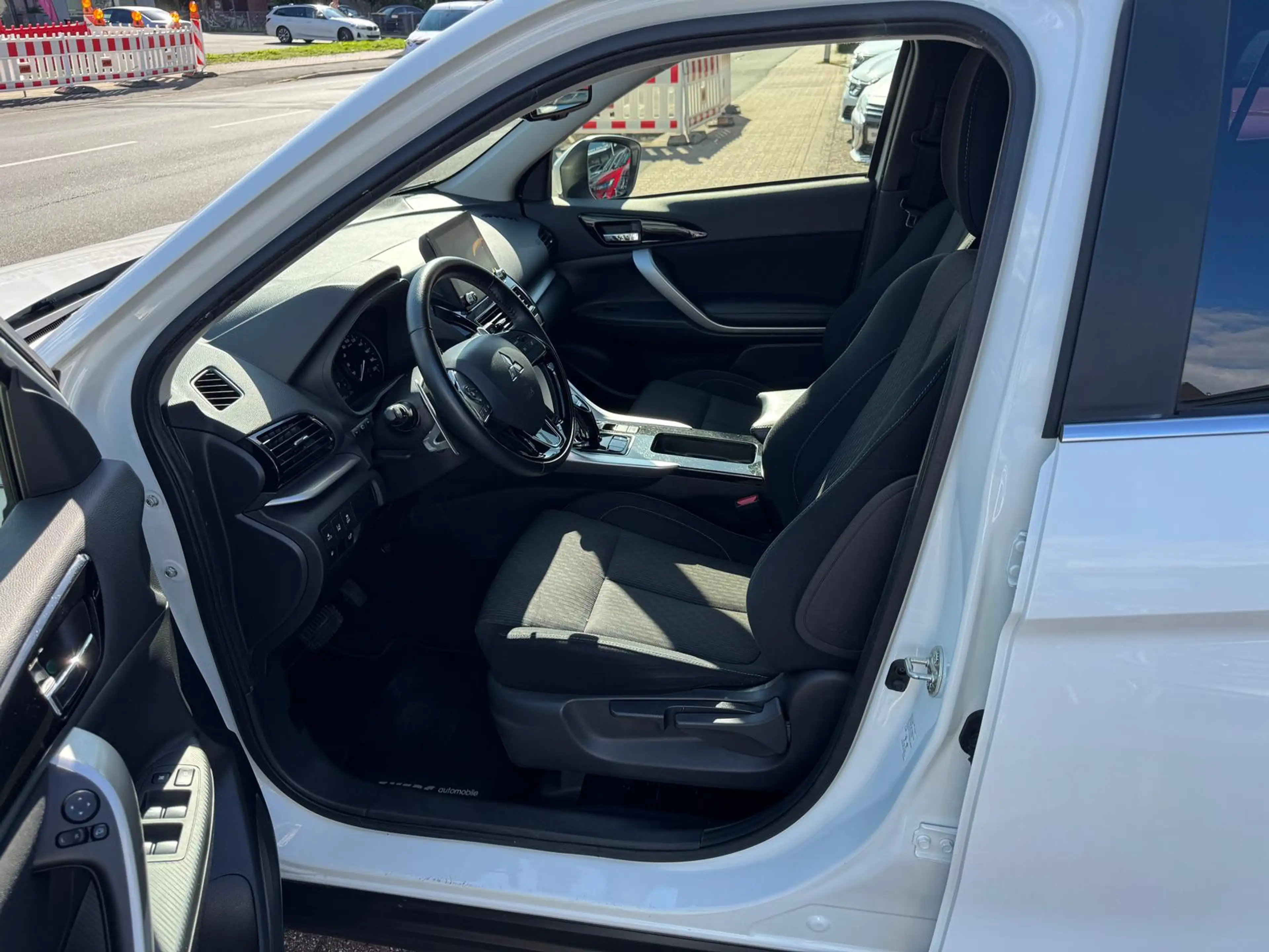 Mitsubishi Eclipse Cross PHEV Basis*Klima *DAB *SHZ *Kamera — photo 8