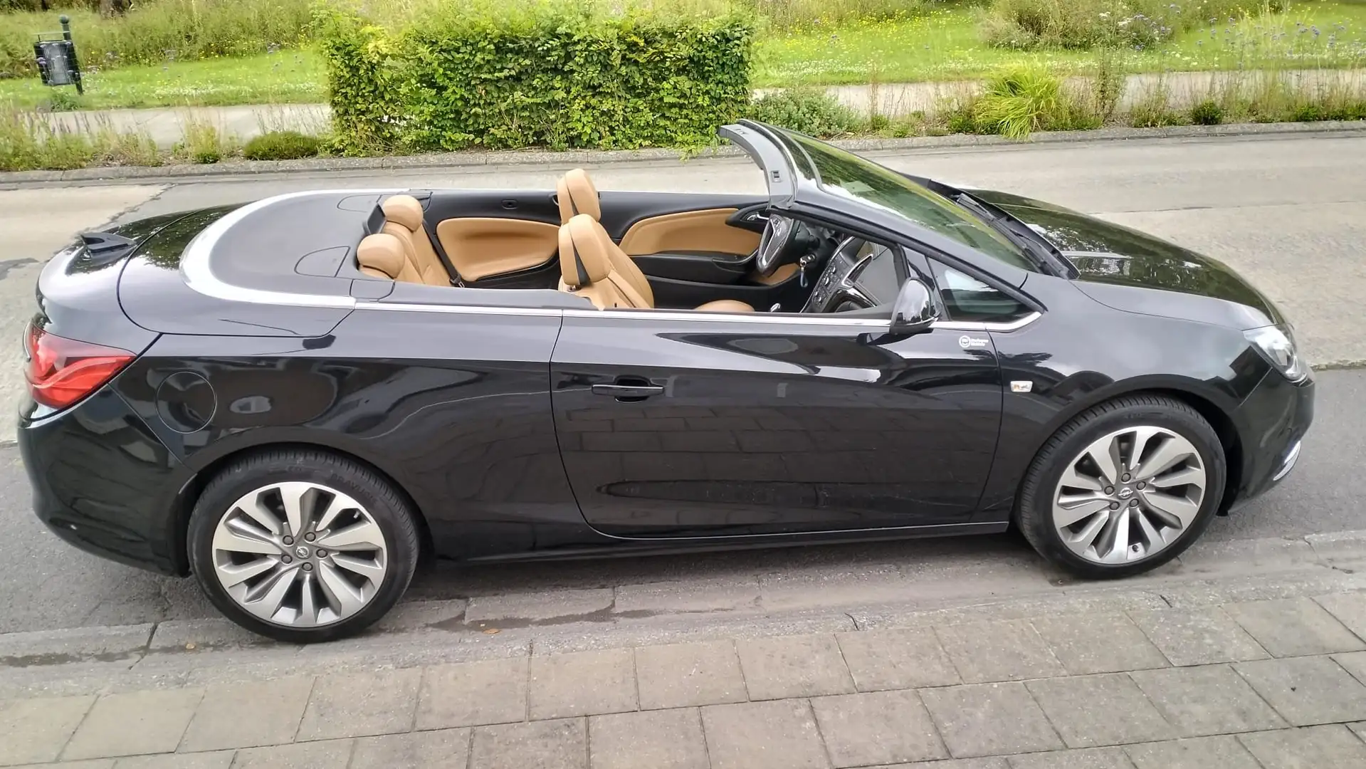 Opel Cascada Cascada 1.4 Turbo 140 ch Suprême Černá - 1