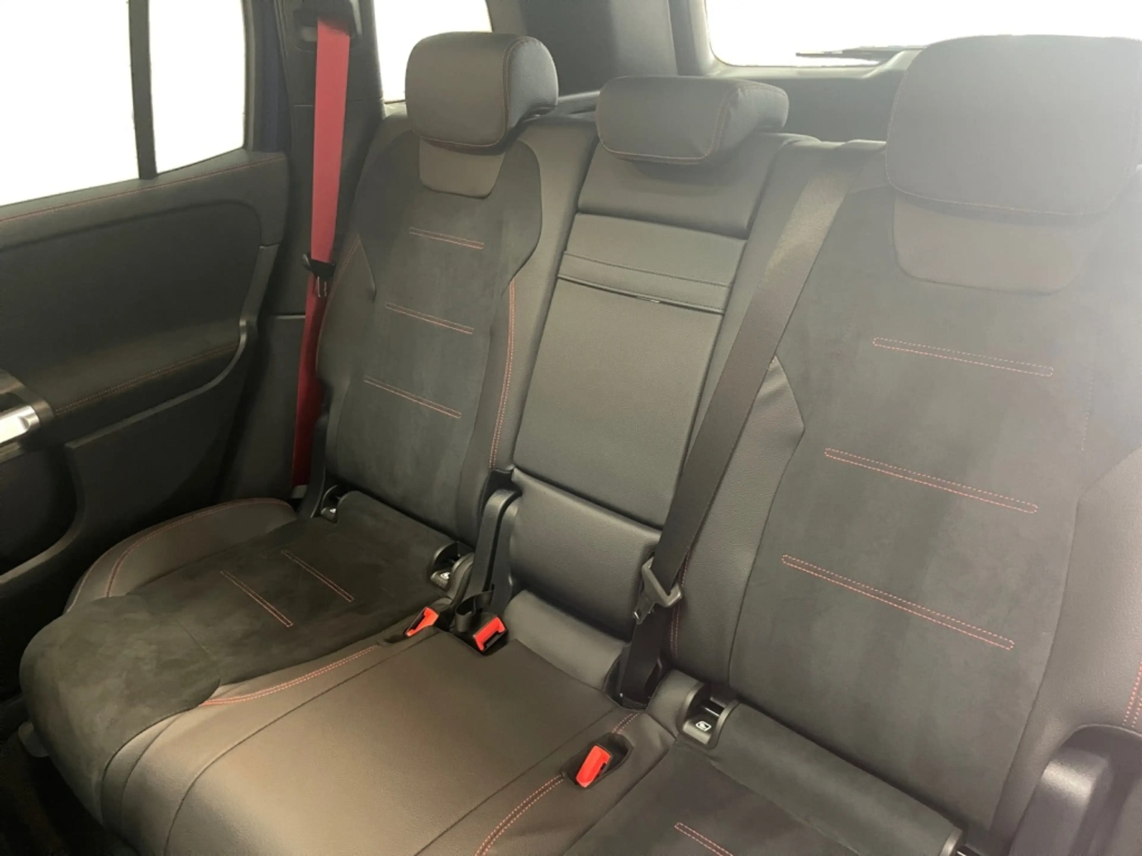 Mercedes-Benz GLB 35 AMG AMG GLB 35 4matic AMG+MBUX+Burm+MBeam+Carbon+AHK — photo 11