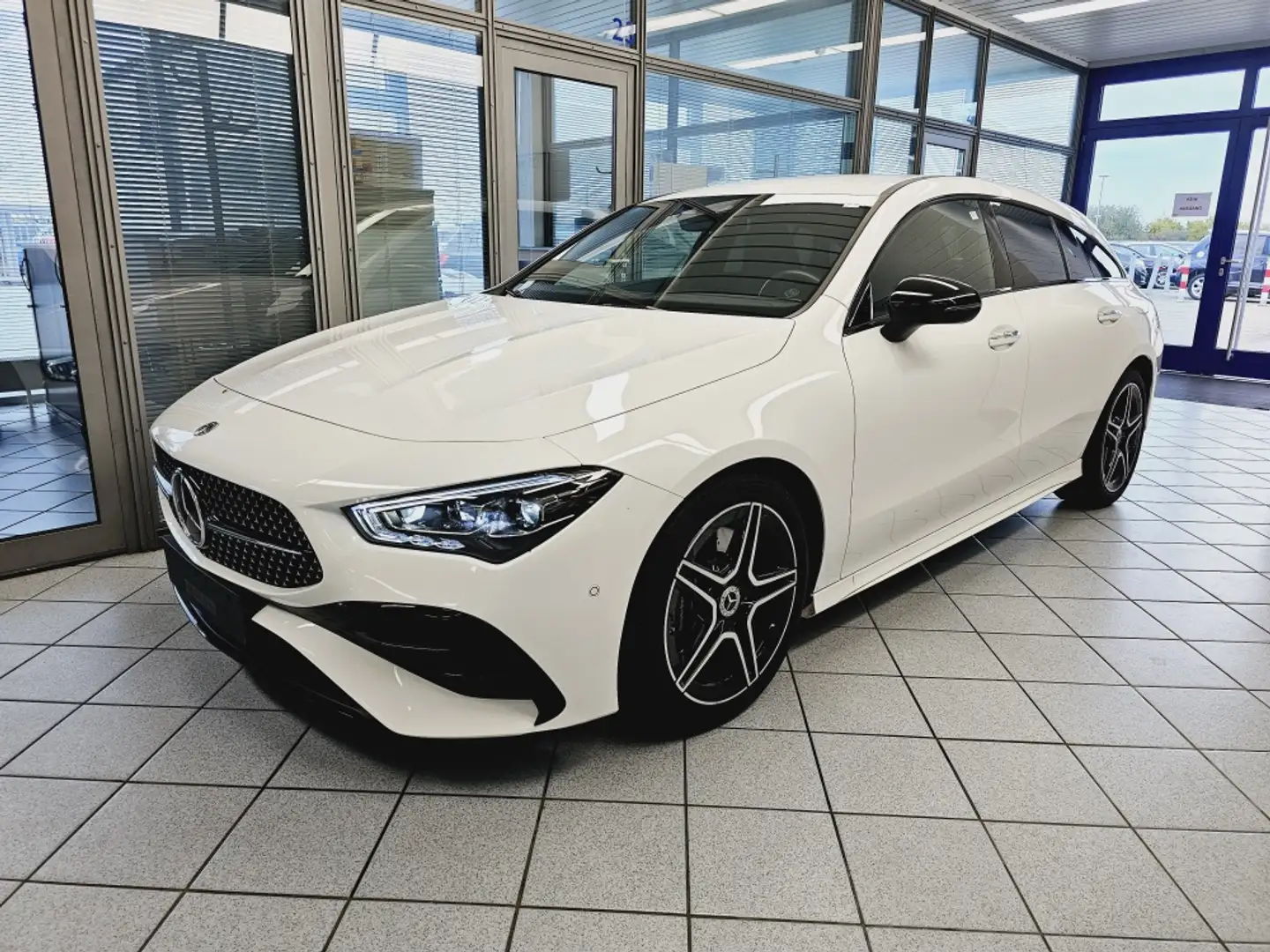 Mercedes-Benz CLA 250 AMG Line 4M,Navi,Standhzg Weiß - 2