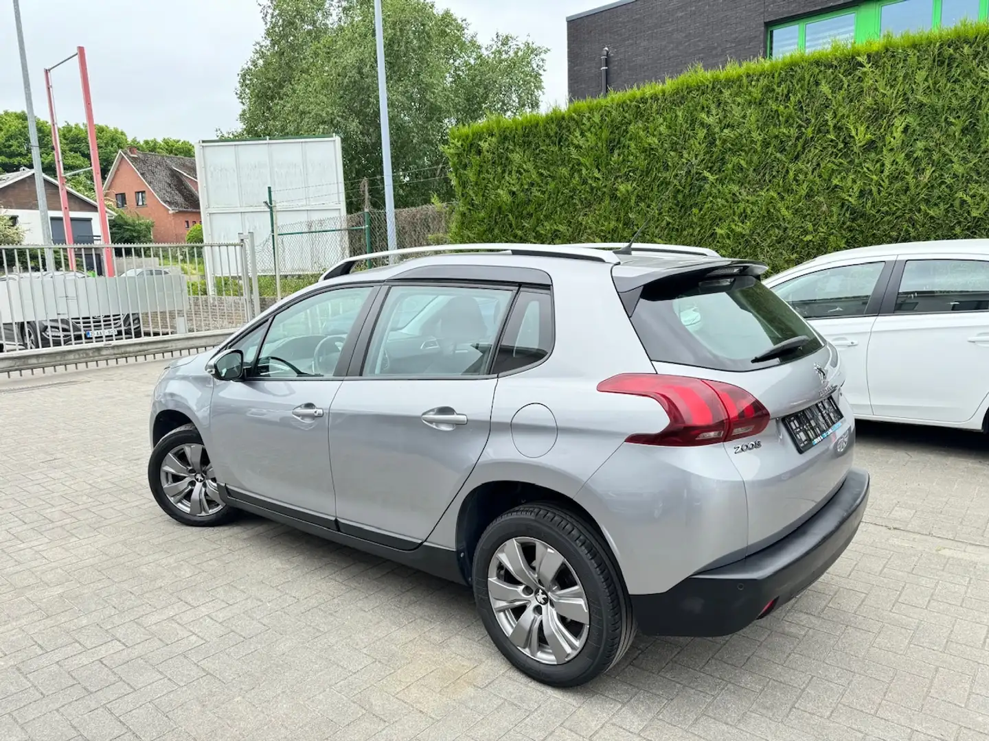 Peugeot 2008 1.2i Benzine - Automaat - Euro 6b Argent - 2