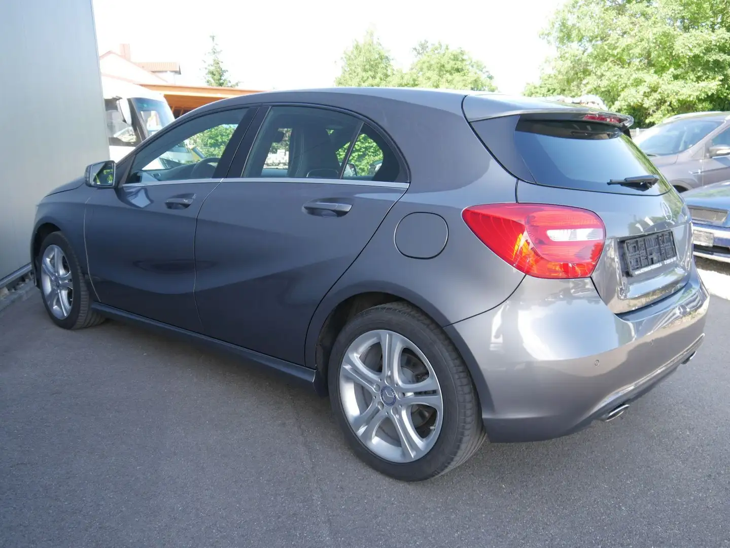 Mercedes-Benz A 180 URBAN NAVI/RFK/PDC Grau - 2