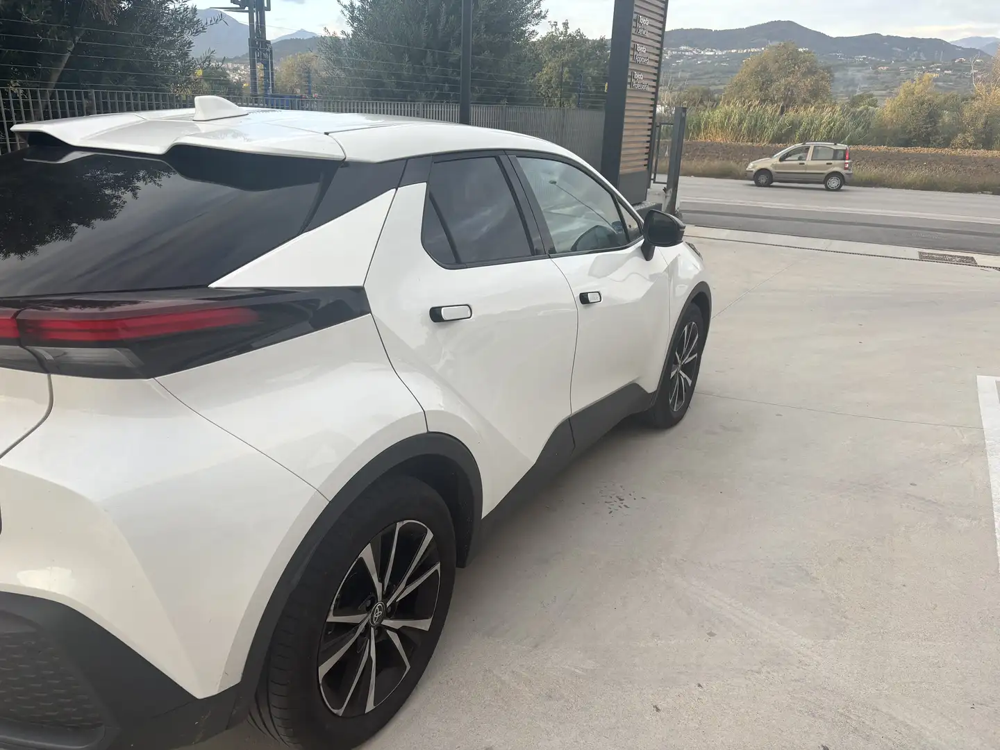 Toyota C-HR 1.8 hev Trend fwd e-cvt - 2