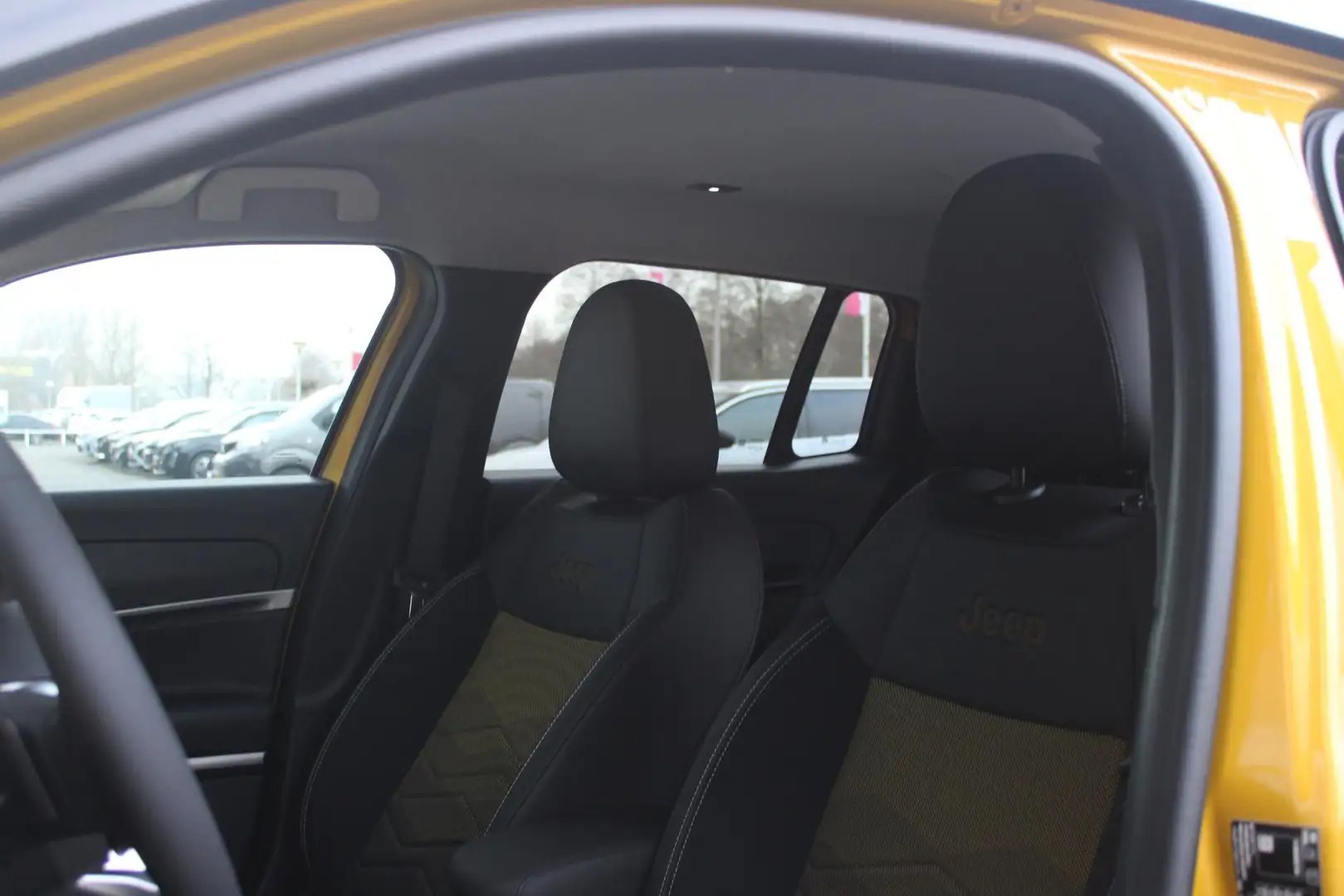 Jeep Avenger 1.2 110PK e-HYbrid SUMMIT | JBL PREMIUM AUDIO SYST Gelb - 2