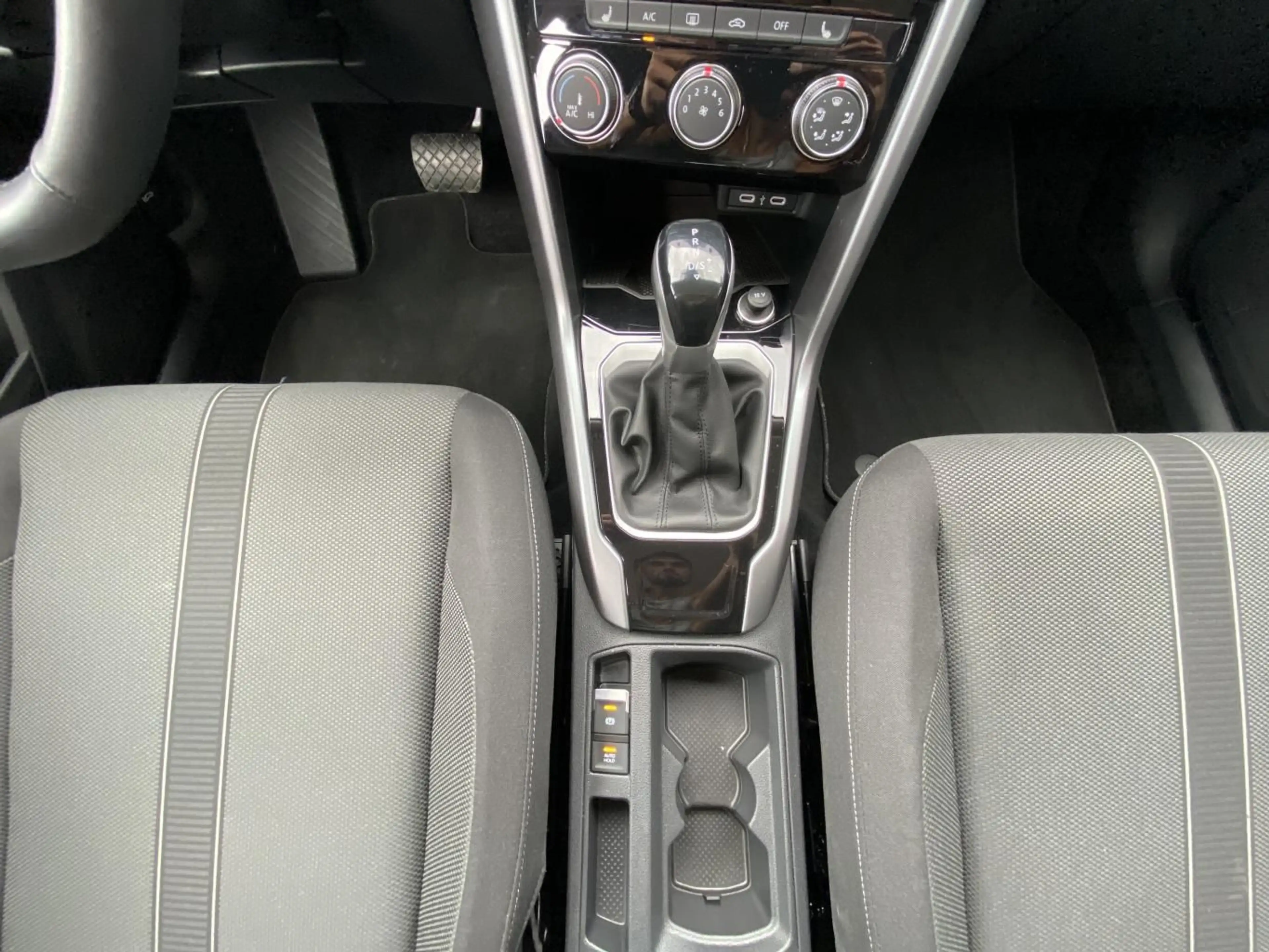 Volkswagen T-Roc 1.5 TSI DSG LIFE AHK+APP-CONNECT+VIRTUAL-C — photo 14