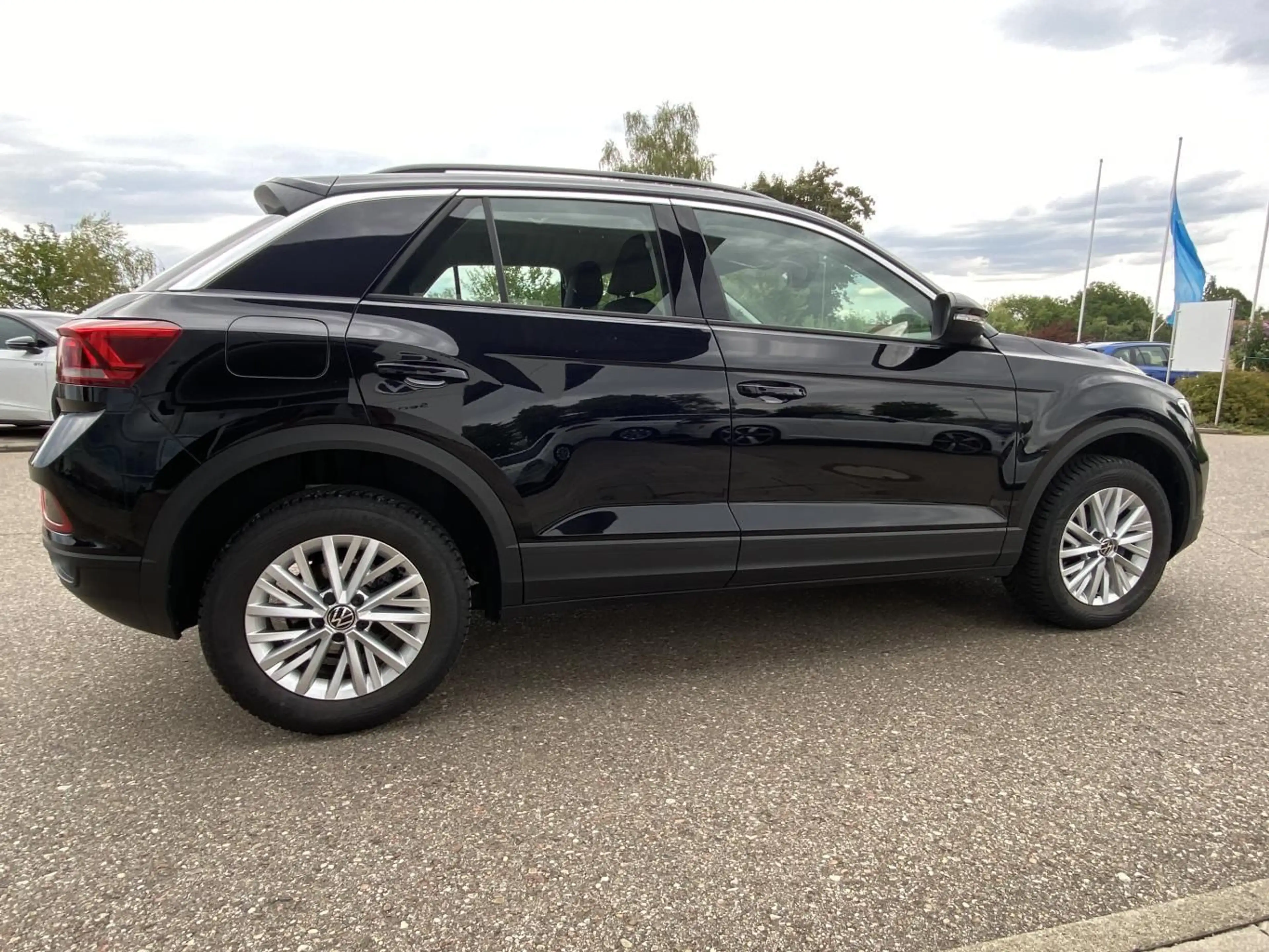 Volkswagen T-Roc 1.5 TSI DSG LIFE AHK+APP-CONNECT+VIRTUAL-C — photo 5