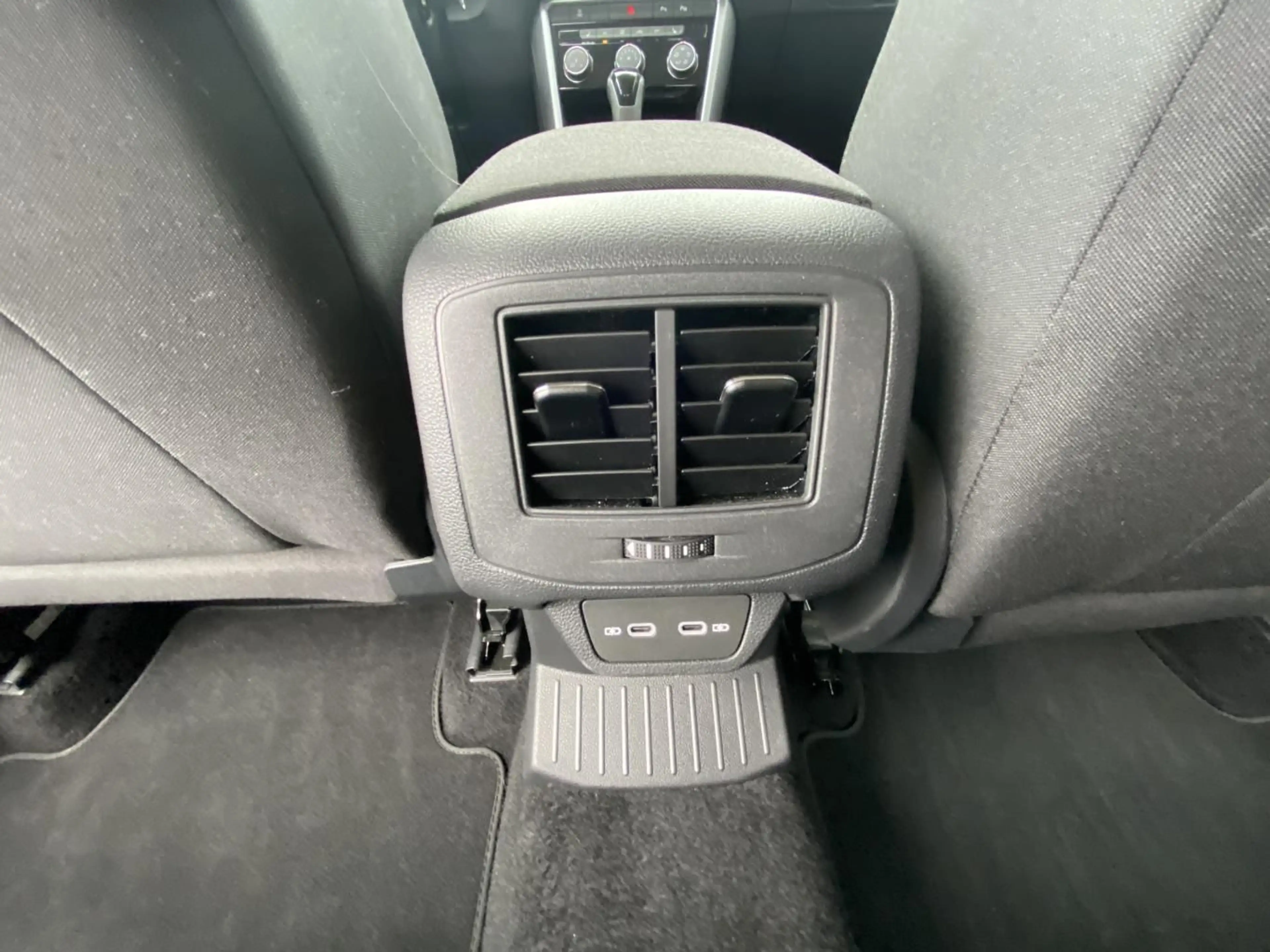 Volkswagen T-Roc 1.5 TSI DSG LIFE AHK+APP-CONNECT+VIRTUAL-C — photo 12