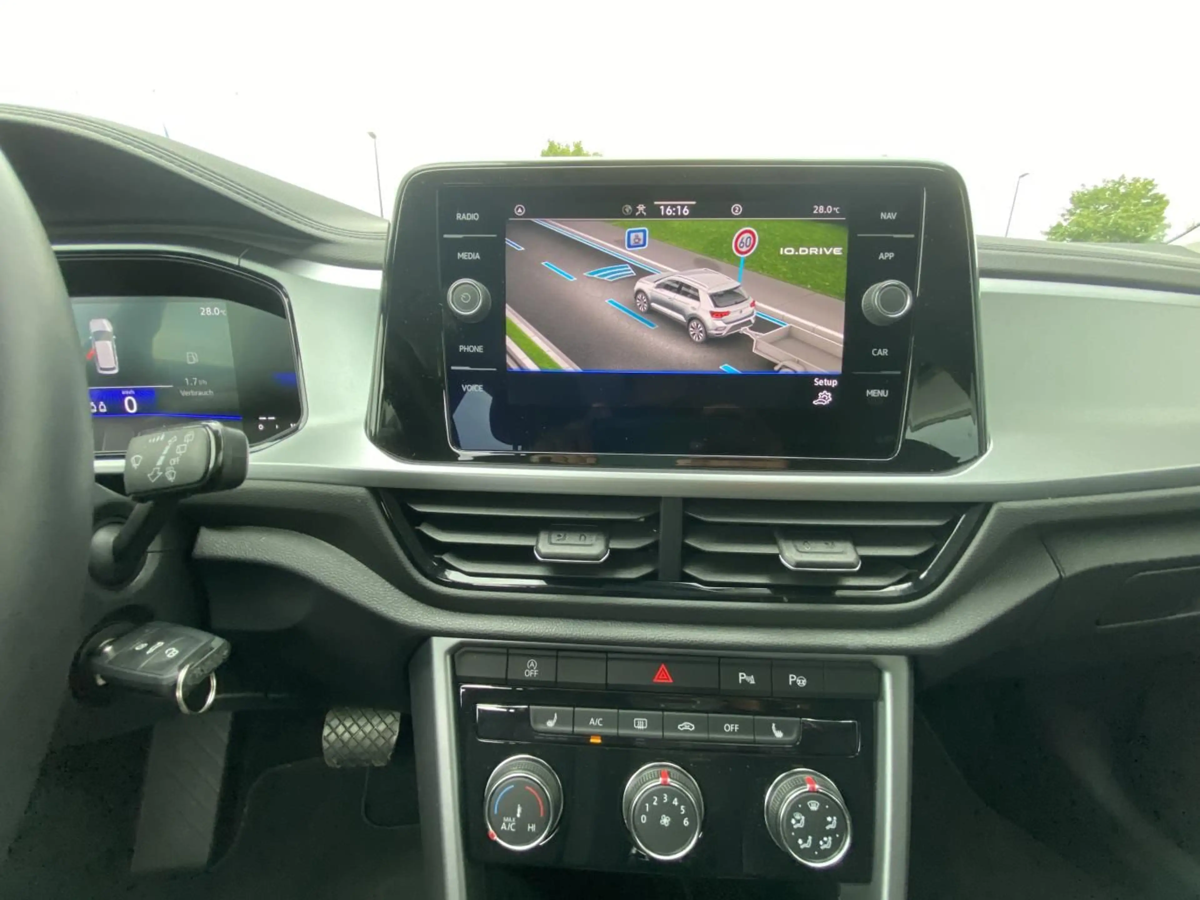 Volkswagen T-Roc 1.5 TSI DSG LIFE AHK+APP-CONNECT+VIRTUAL-C — photo 15