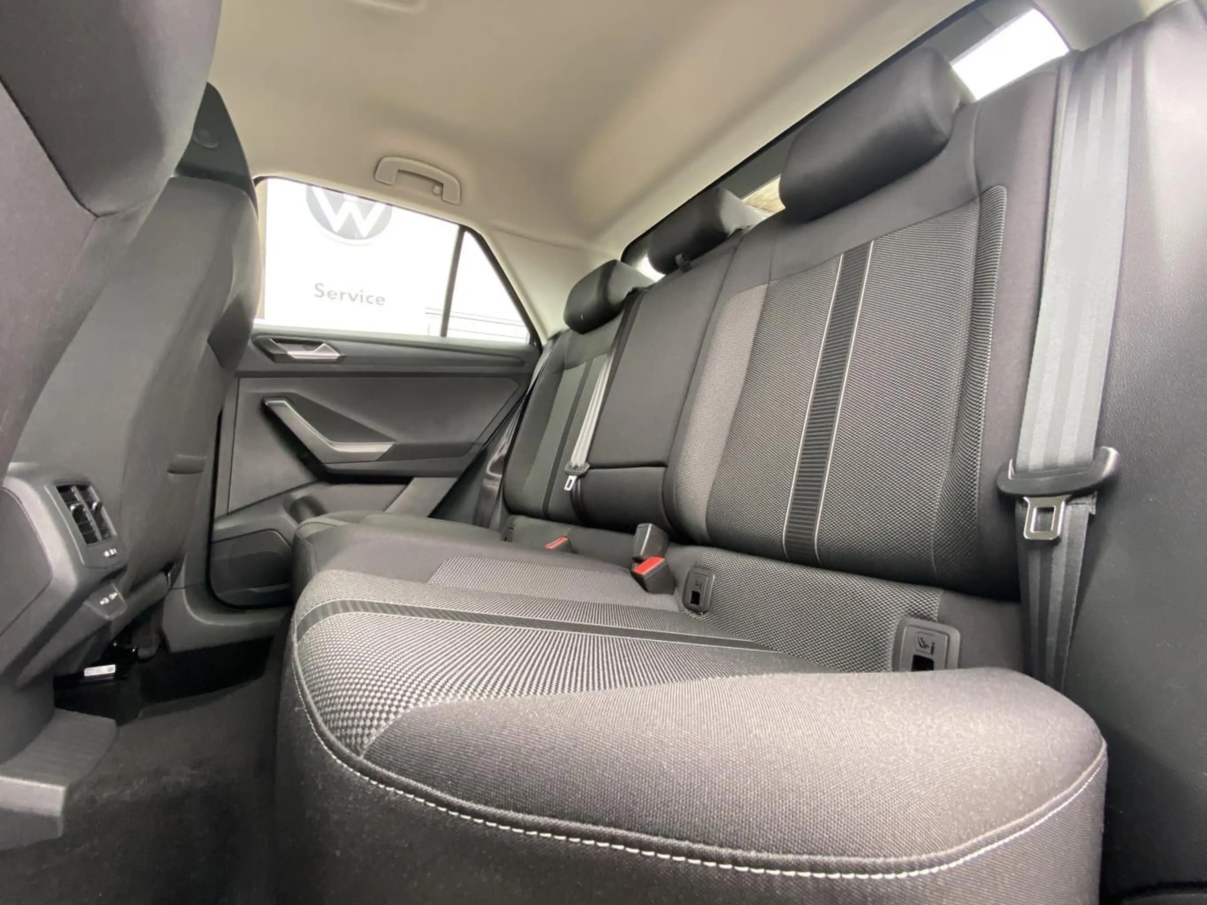 Volkswagen T-Roc 1.5 TSI DSG LIFE AHK+APP-CONNECT+VIRTUAL-C — photo 11