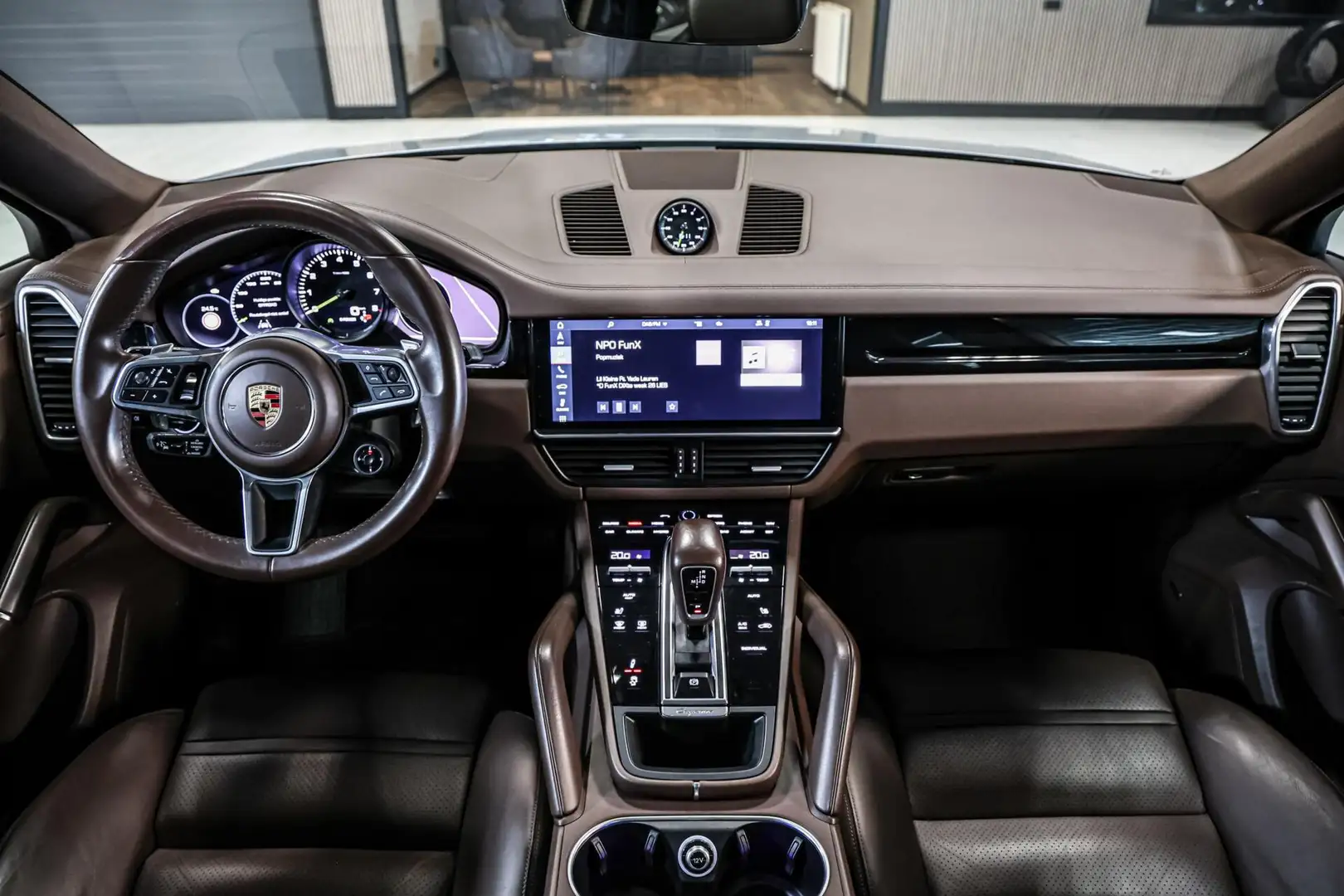 Porsche Cayenne Coupé 3.0 E-Hybrid|Sportdesign|luchtvering|22'' Grijs - 2
