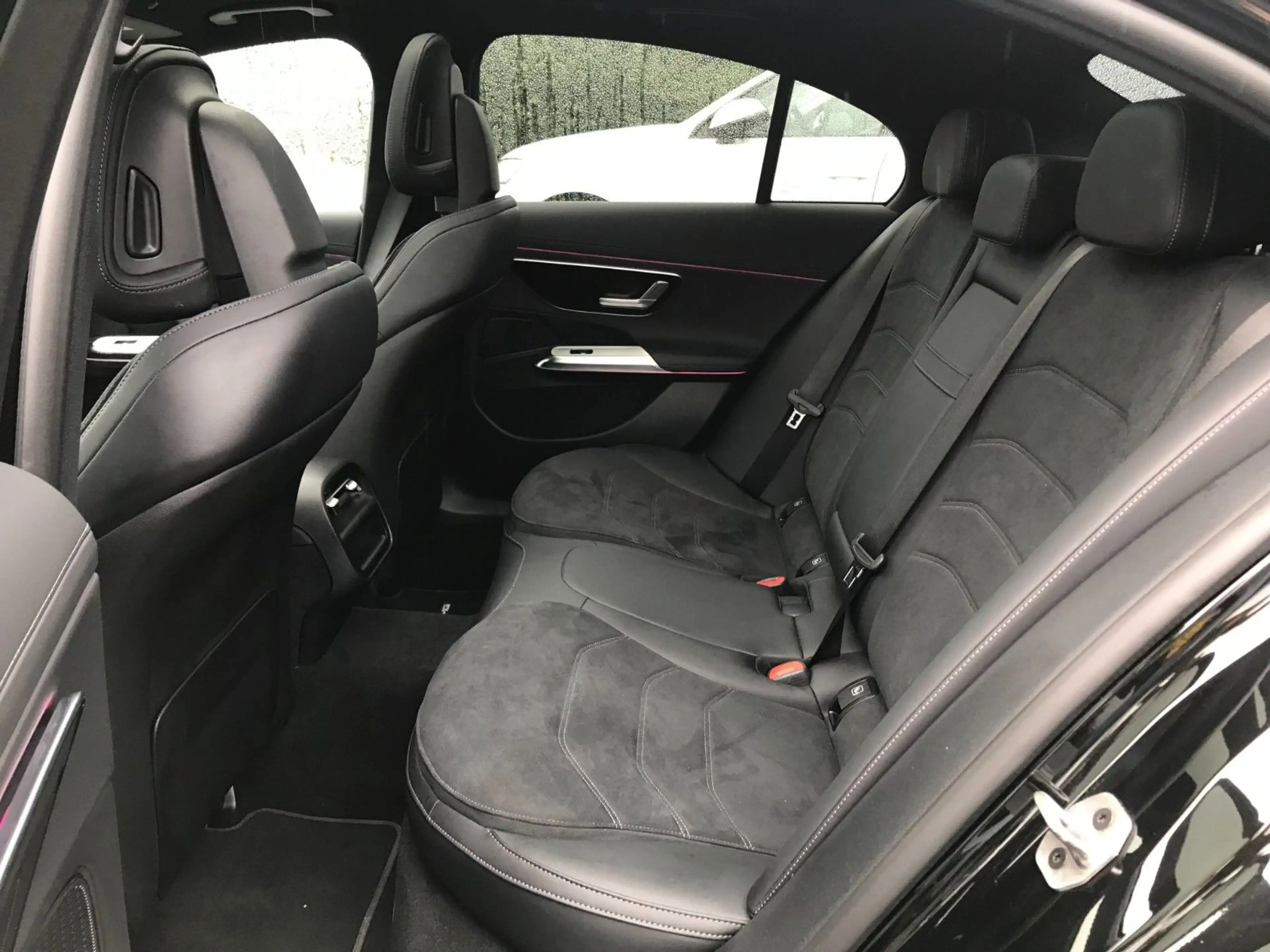 Mercedes-Benz E 200 AMG Line Adva. Plus Pano 360° Digi 20" Mem — photo 9