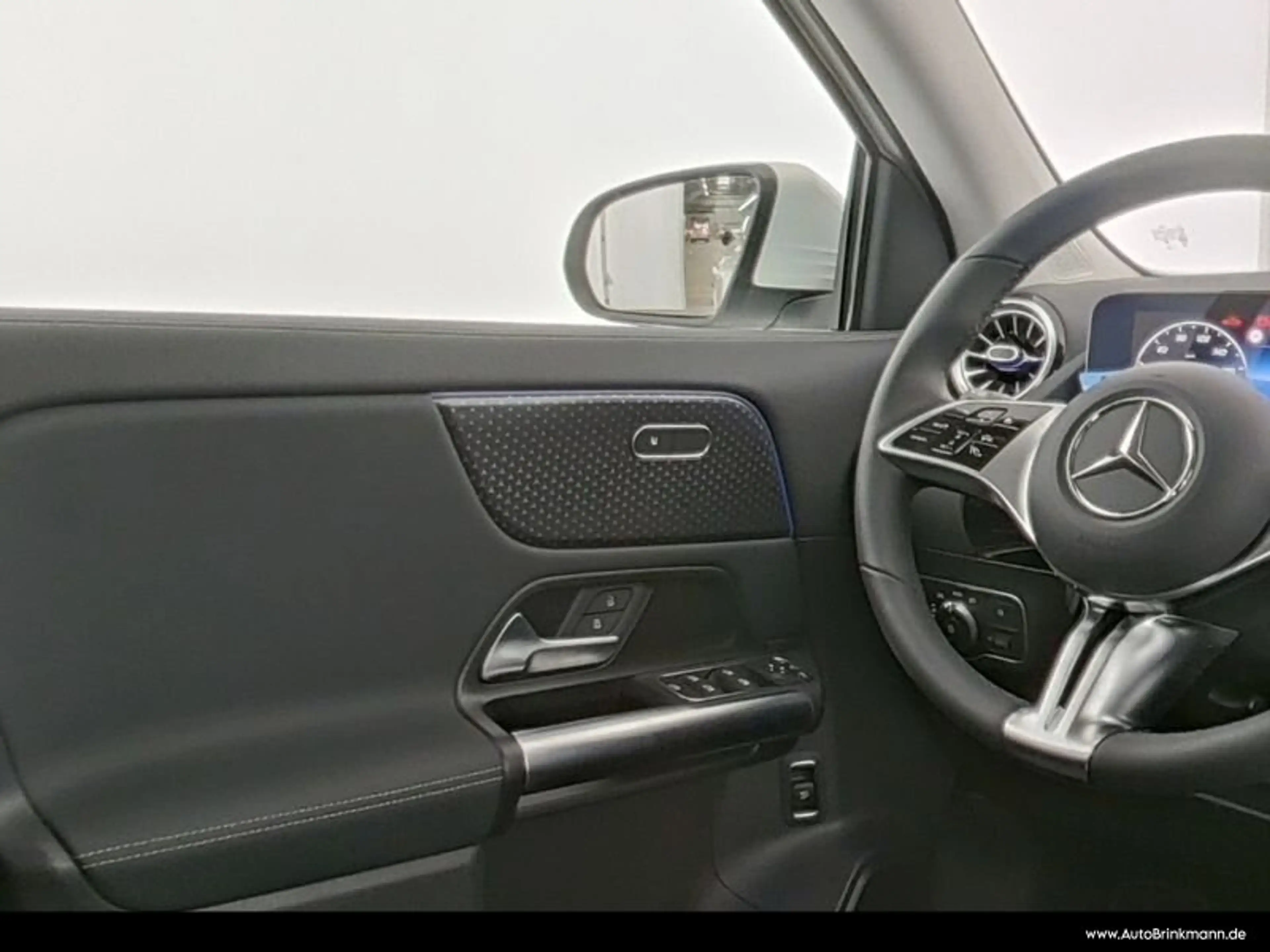 Mercedes-Benz GLA 180 GLA 180 DISTRONIC/360°/TOTW/LED/ADVANCED+ SHZ — photo 9