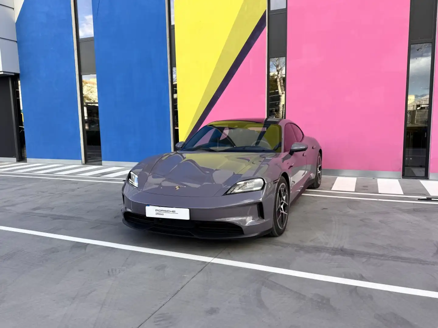 Porsche Taycan Burdeos - 1