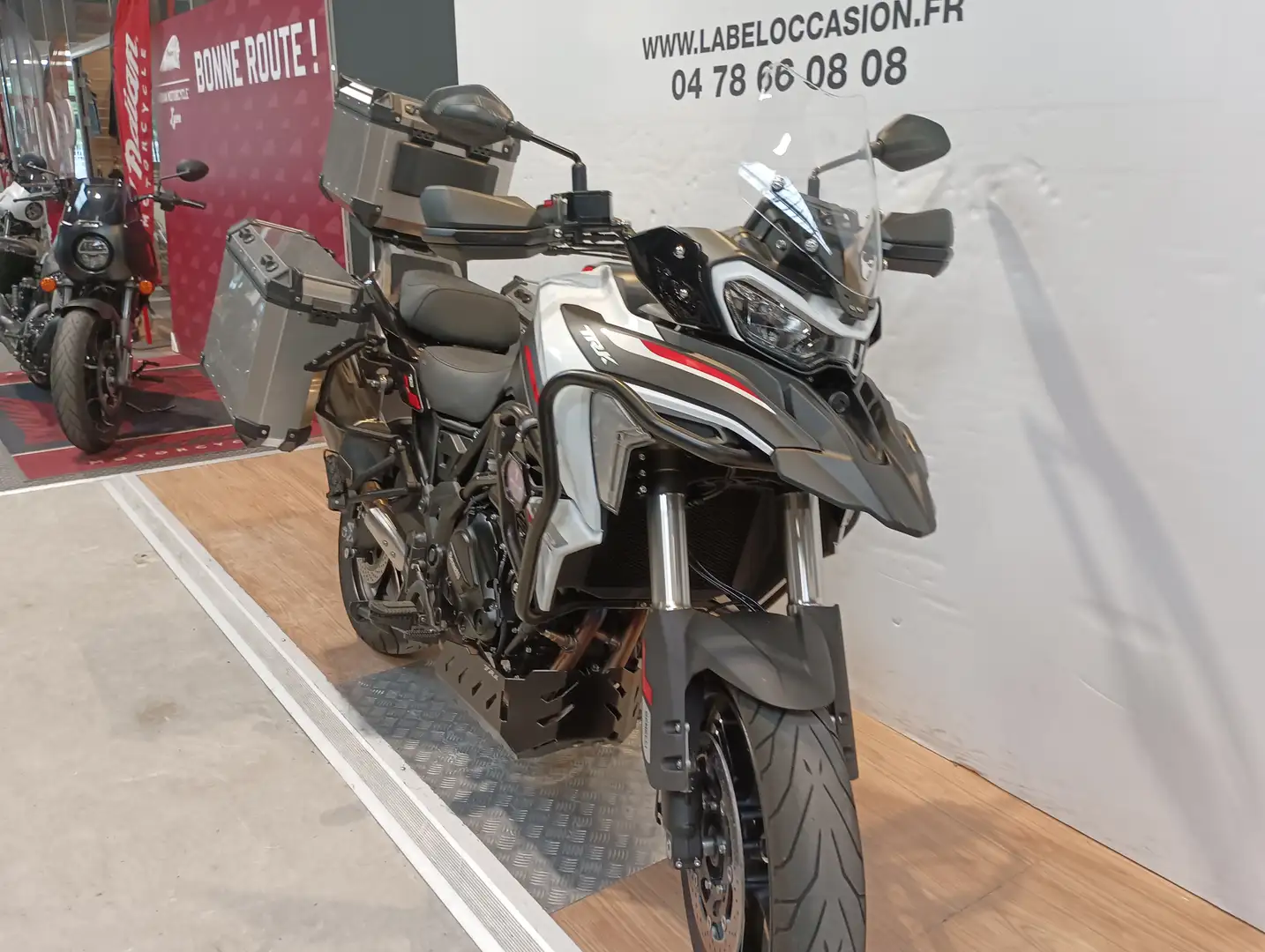 Benelli TRK 702 Fehér - 2