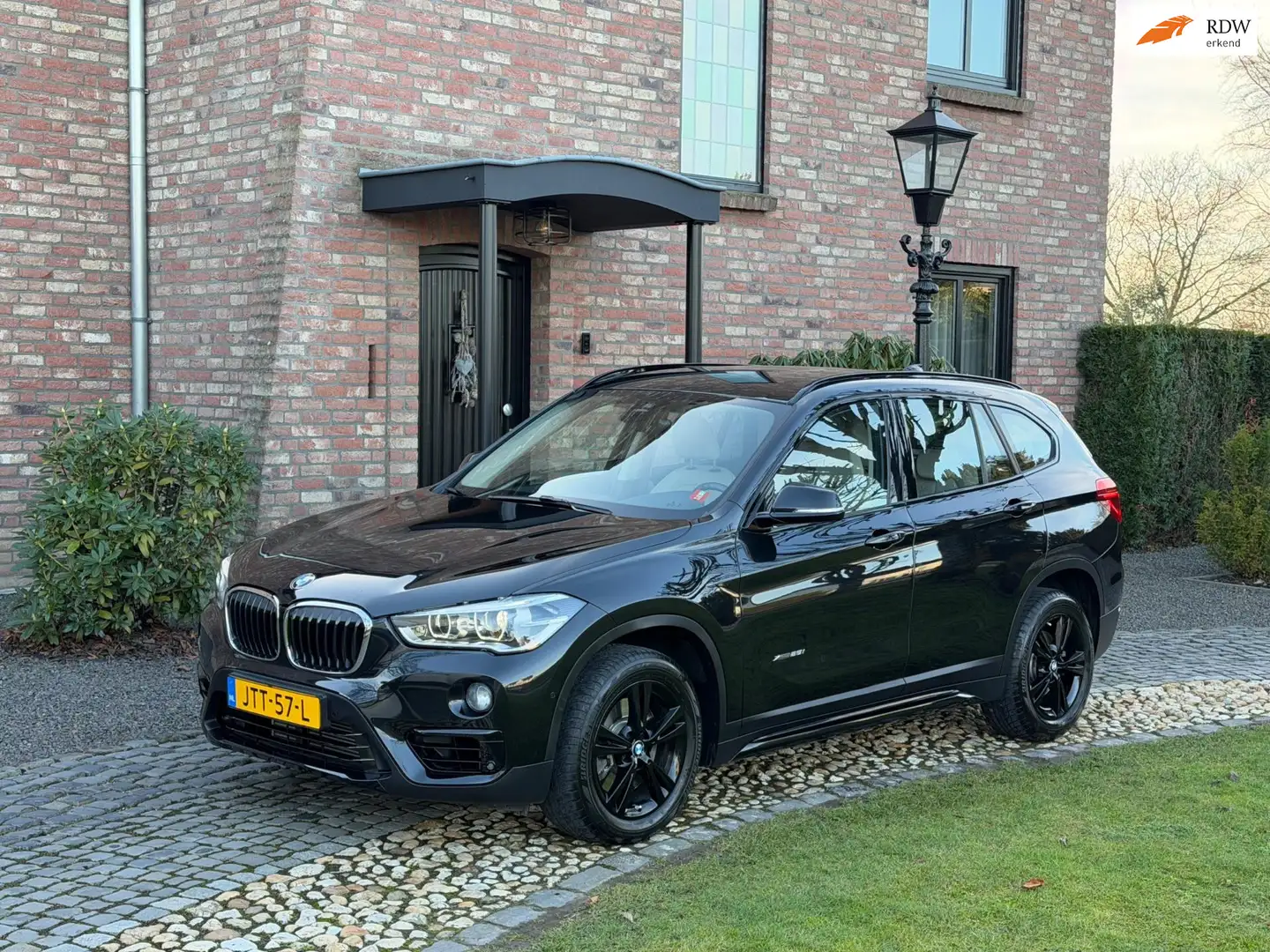 BMW X1 XDrive25i High Executive AUT Leder 25000!! Schwarz - 1