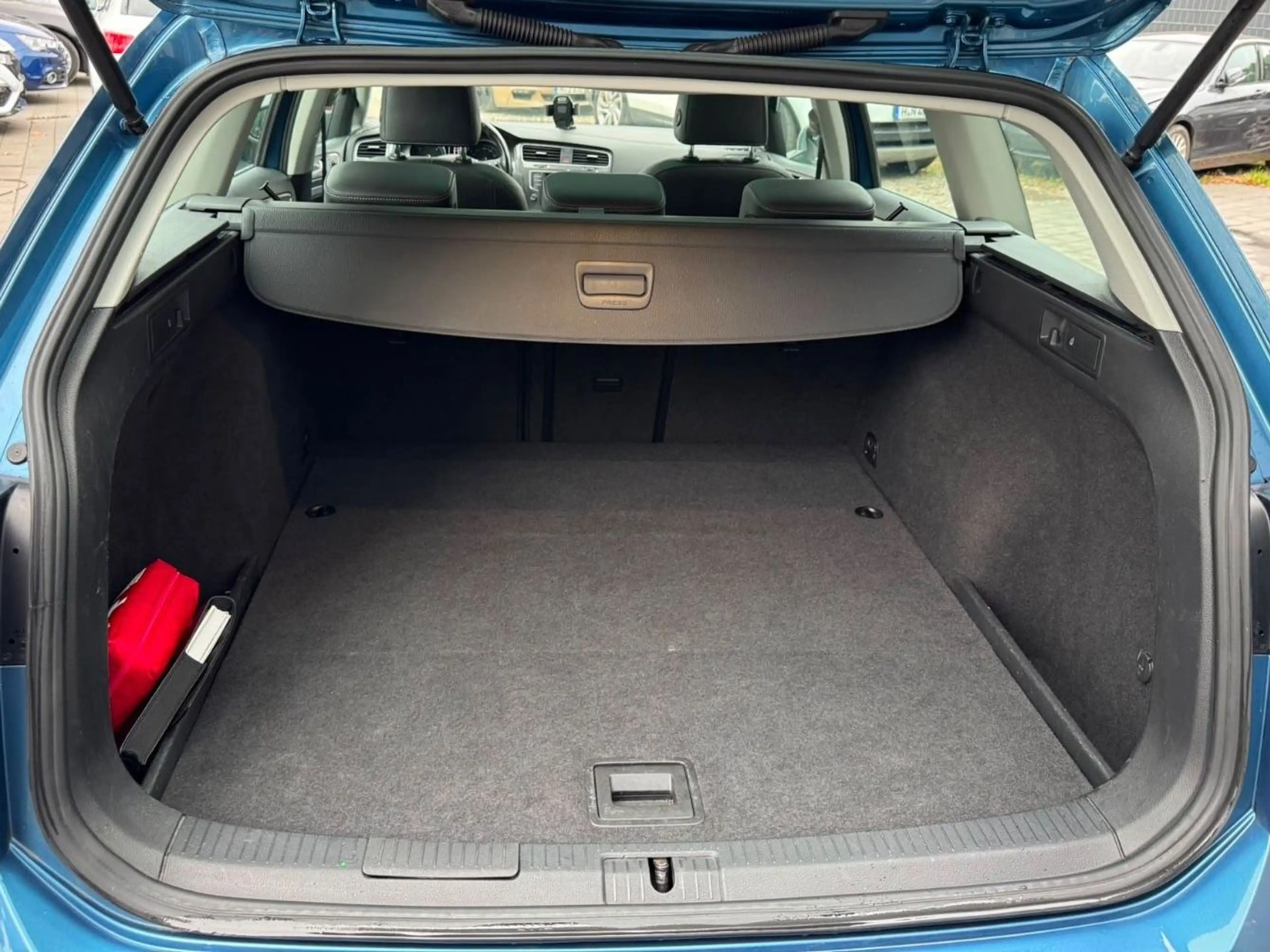 Volkswagen Golf VII Alltrack Variant 4Motion*PANO/STHZ/AHK* — photo 13