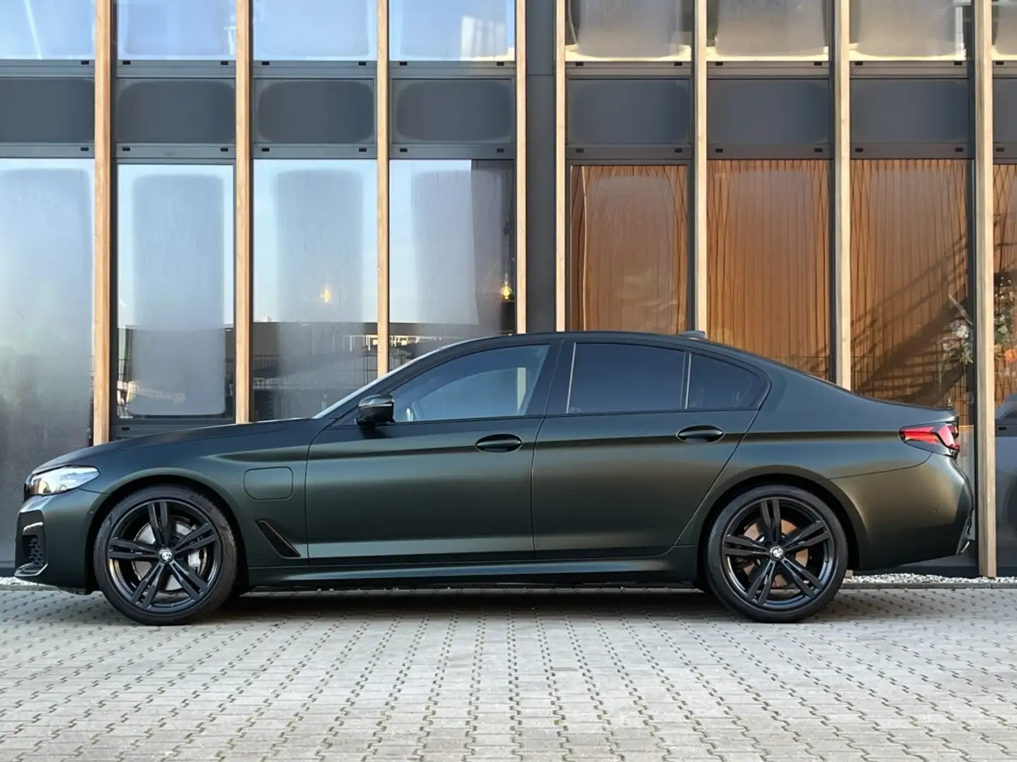 BMW 545 5-serie 545e | M-sport | | Camera | Elect-Trekhaak Noir - 2