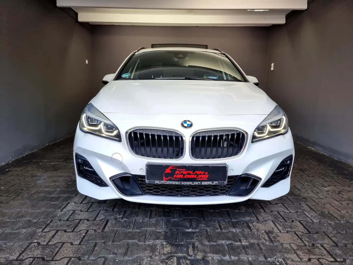 BMW 220 Gran Tourer, M SPORT, 7 SITZER, ACC, PANO, HUD Weiß - 2