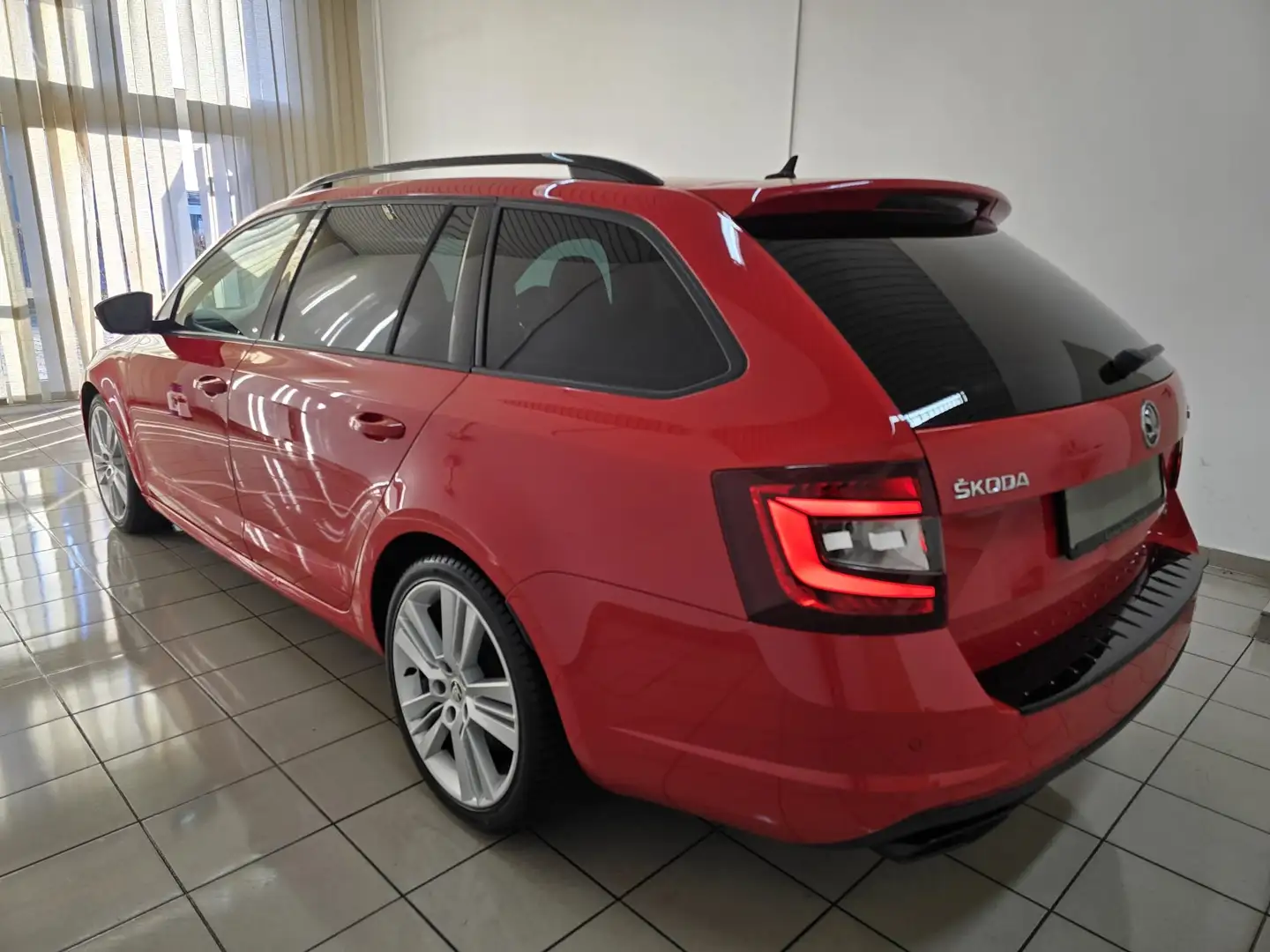 Skoda Octavia Combi RS 245 LED Navi Schalensitz Alcantara Memory Rot - 2